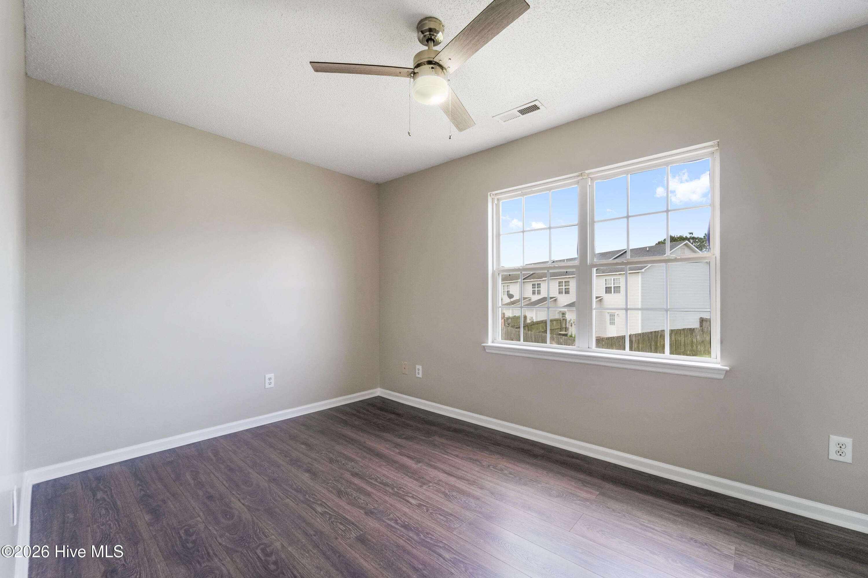 100564066 | Photo 12