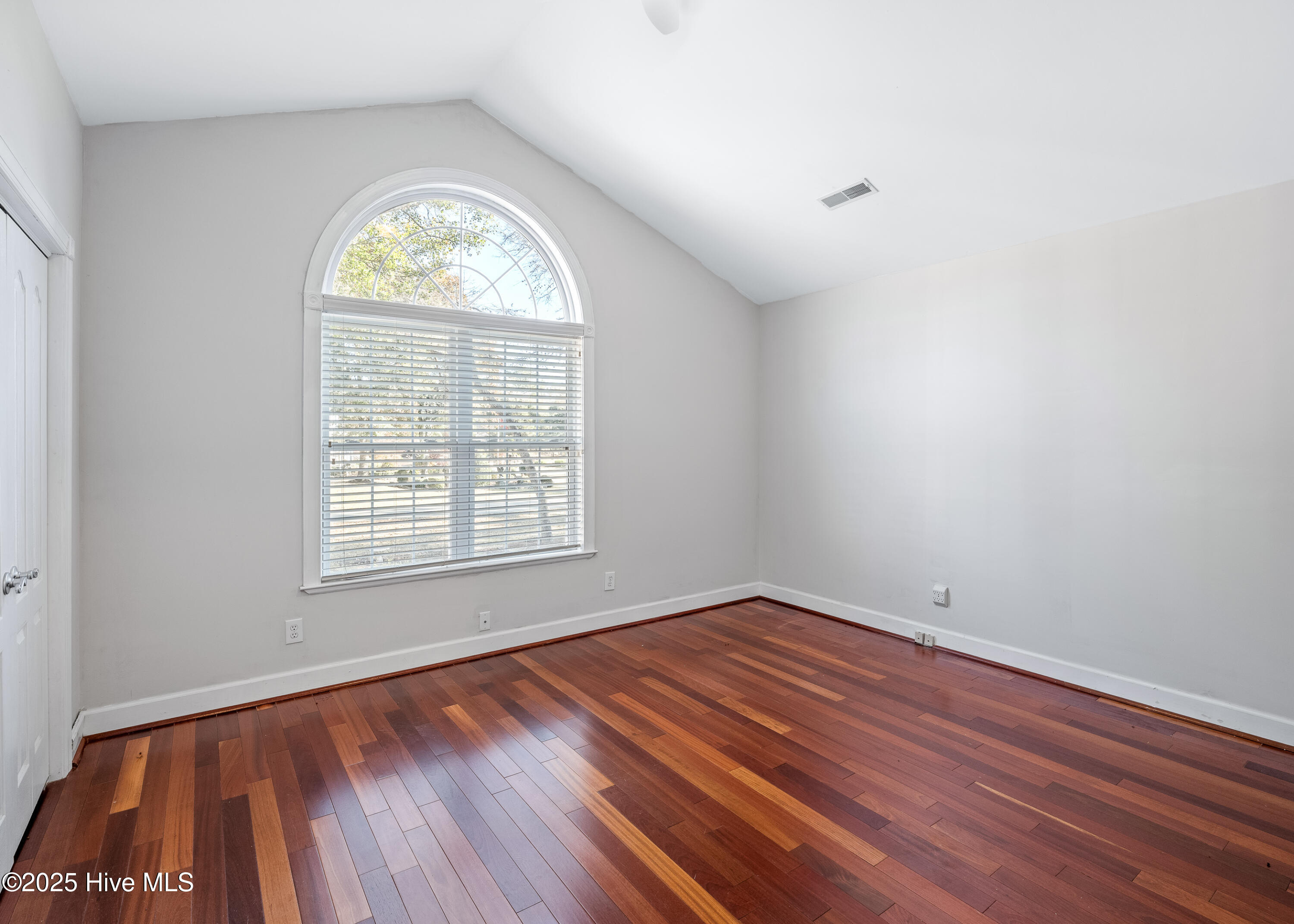 100543941 | Photo 41