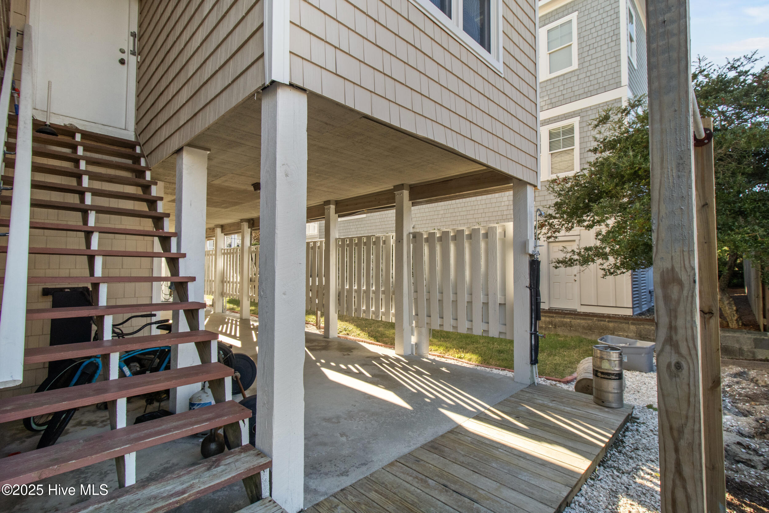 100545997 | Photo 41