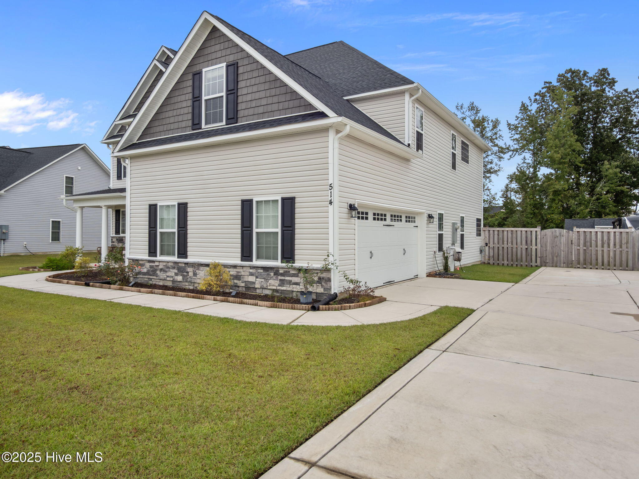 100536873 | Photo 44