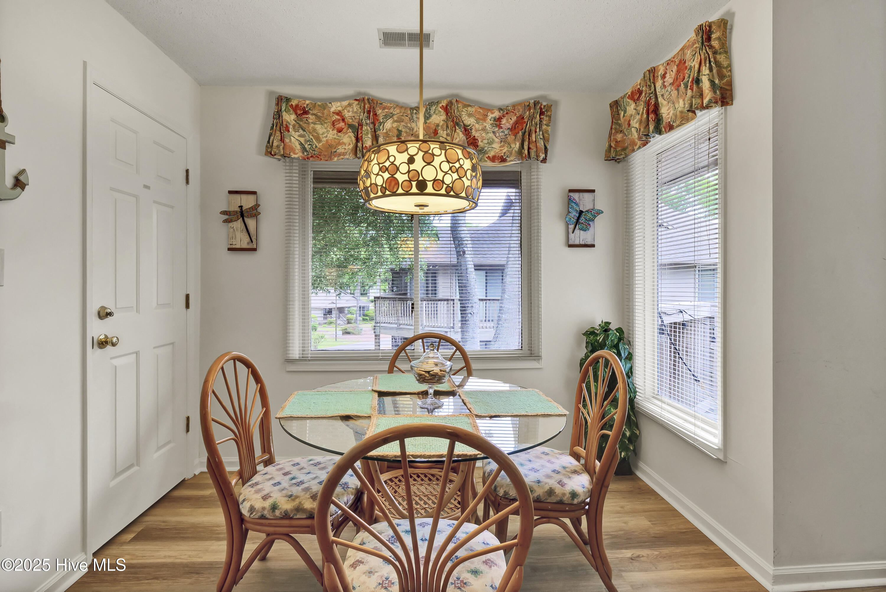 100508575 | Photo 12