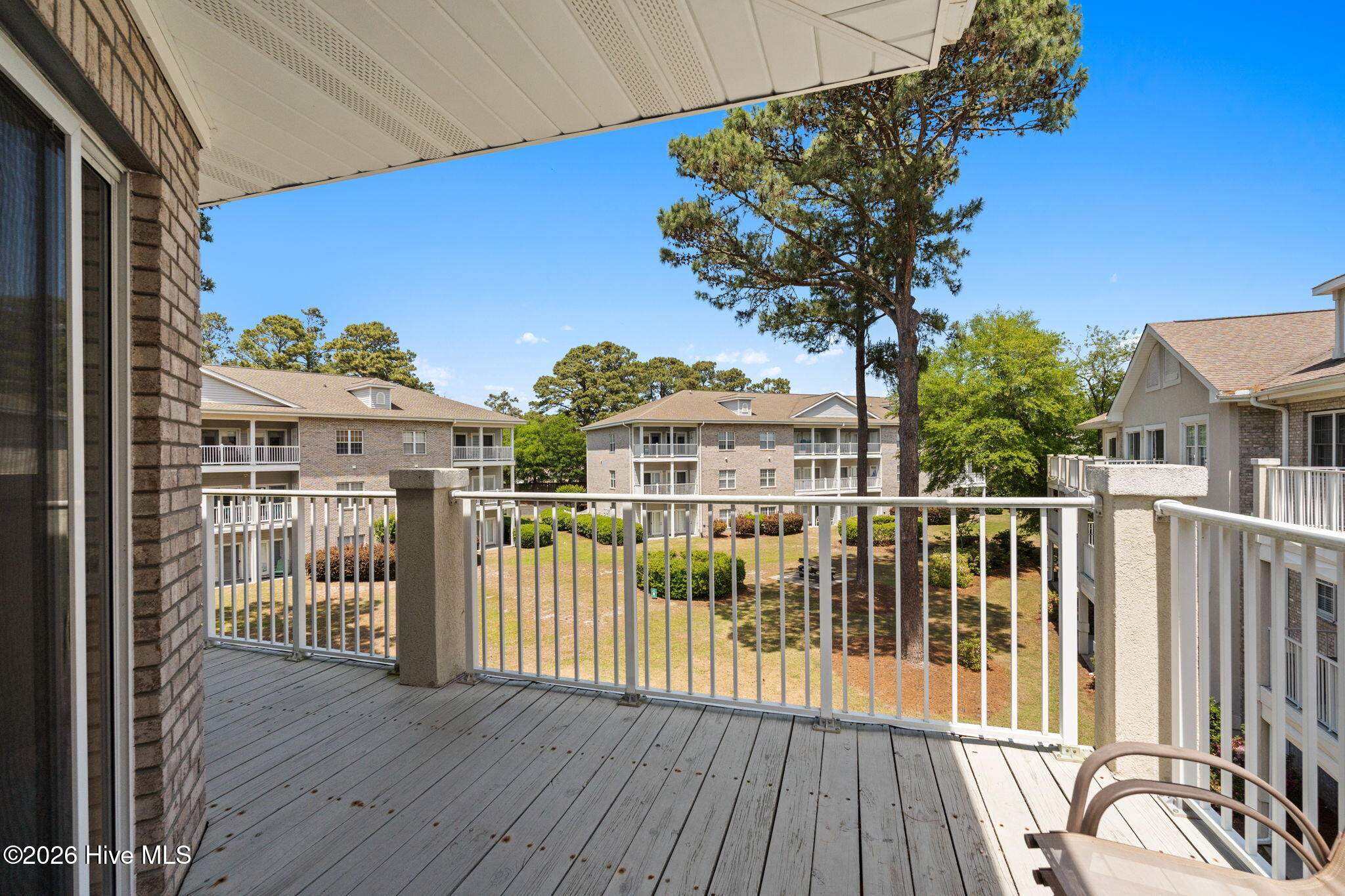 100569270 | Photo 34