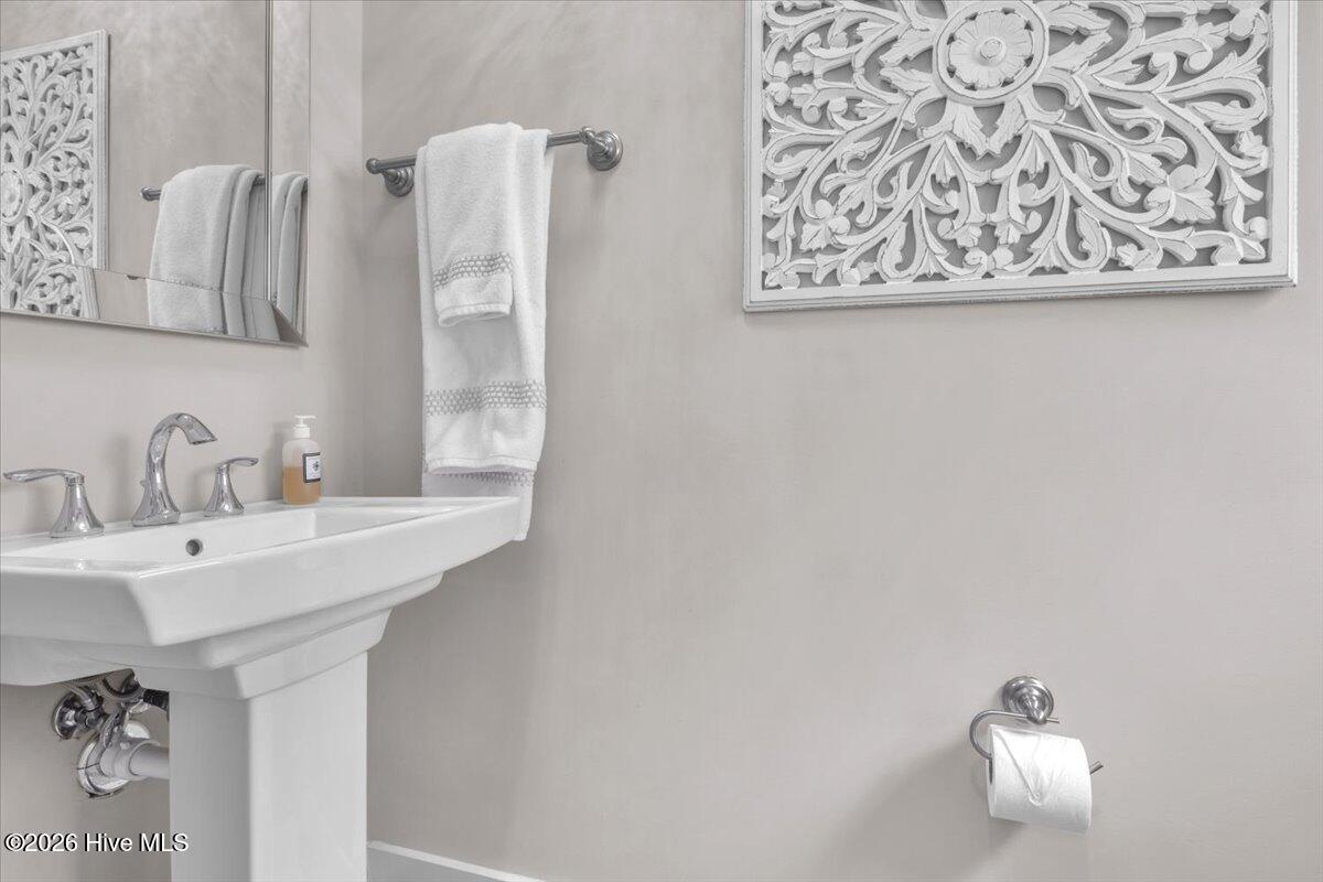 100558709 | Photo 57