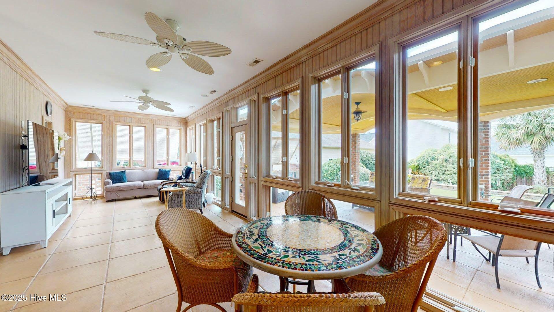 100528011 | Photo 23