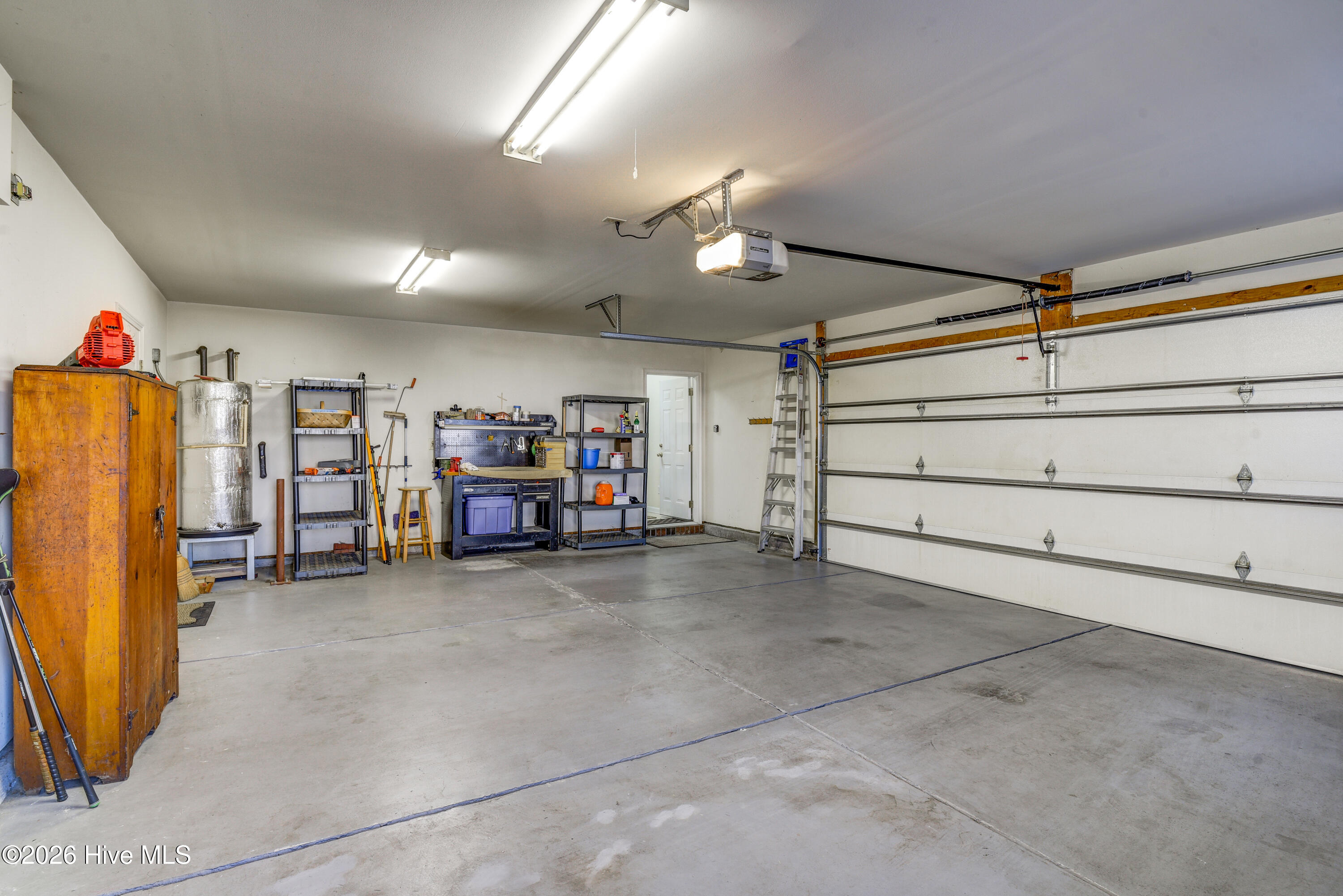 100554732 | Photo 32