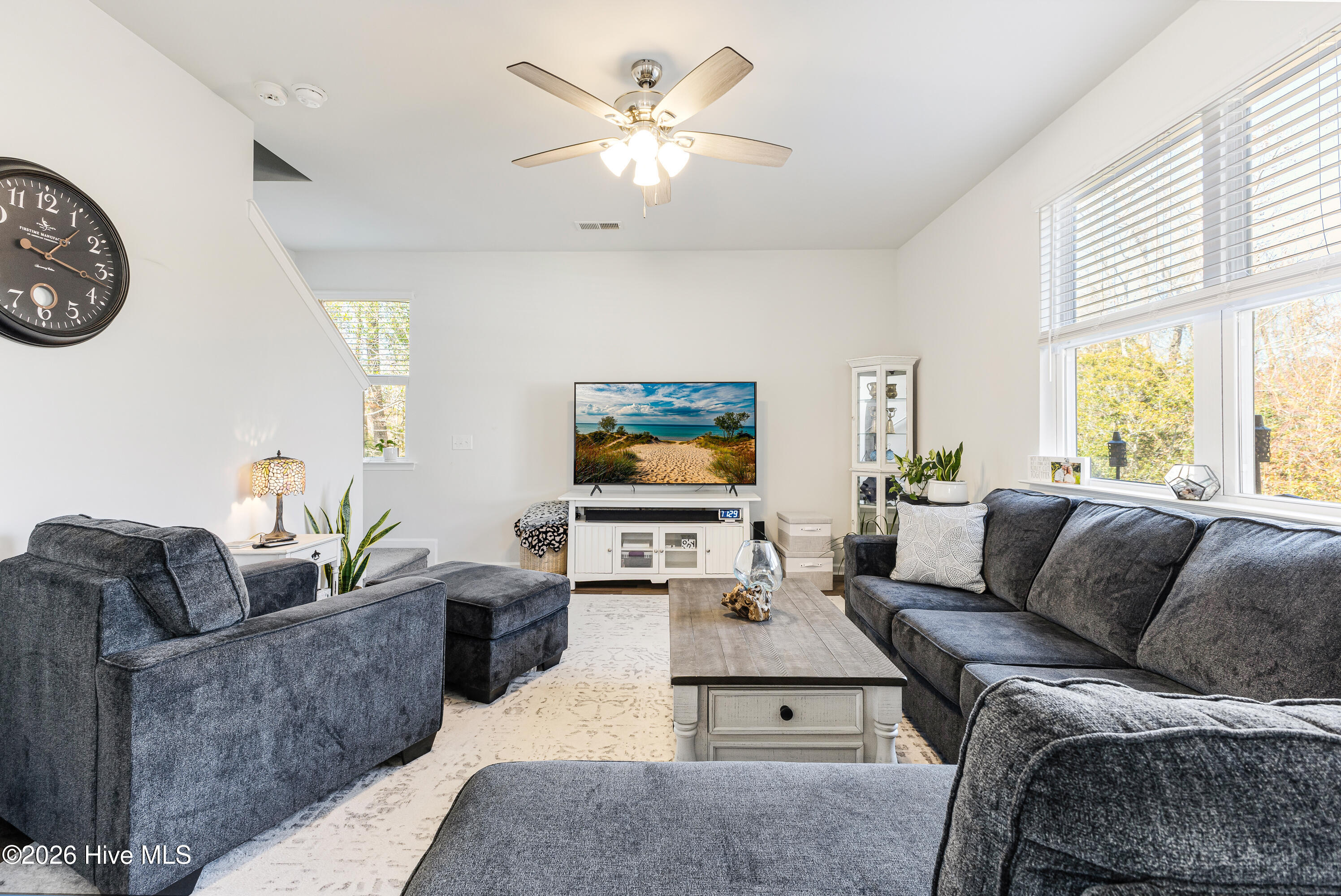 100565861 | Photo 22