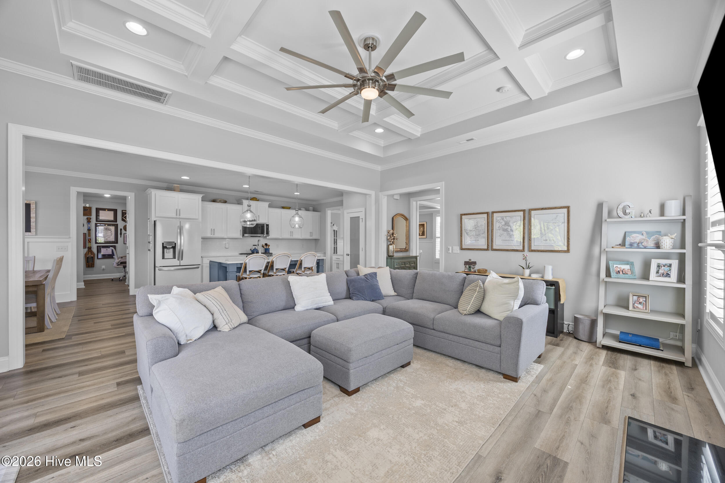 100570298 | Photo 14