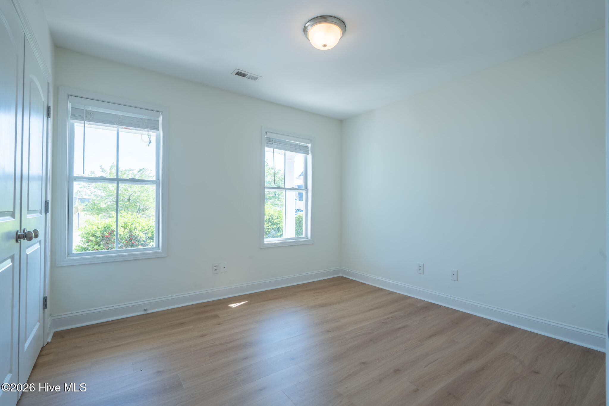 100567911 | Photo 14