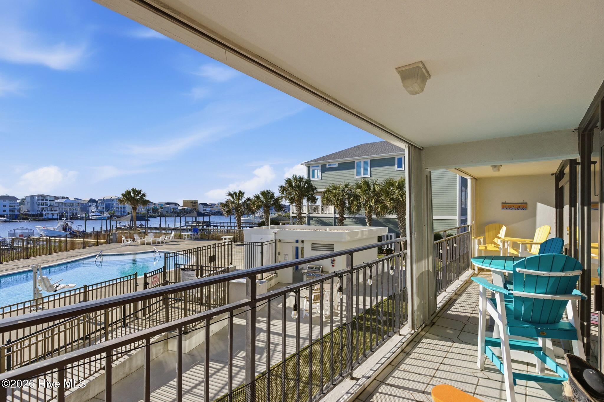 100560958 | Photo 25