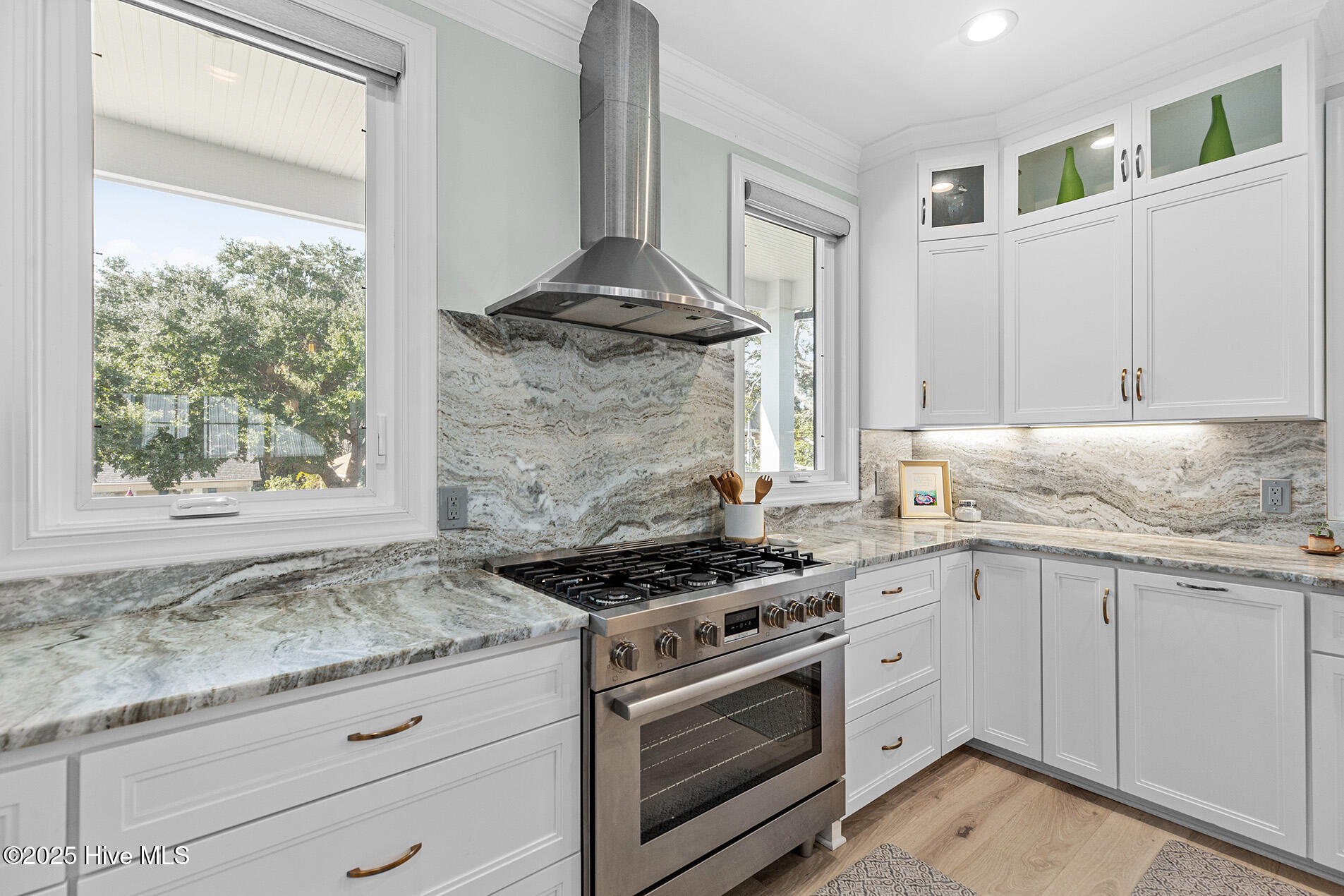 100540813 | Photo 18