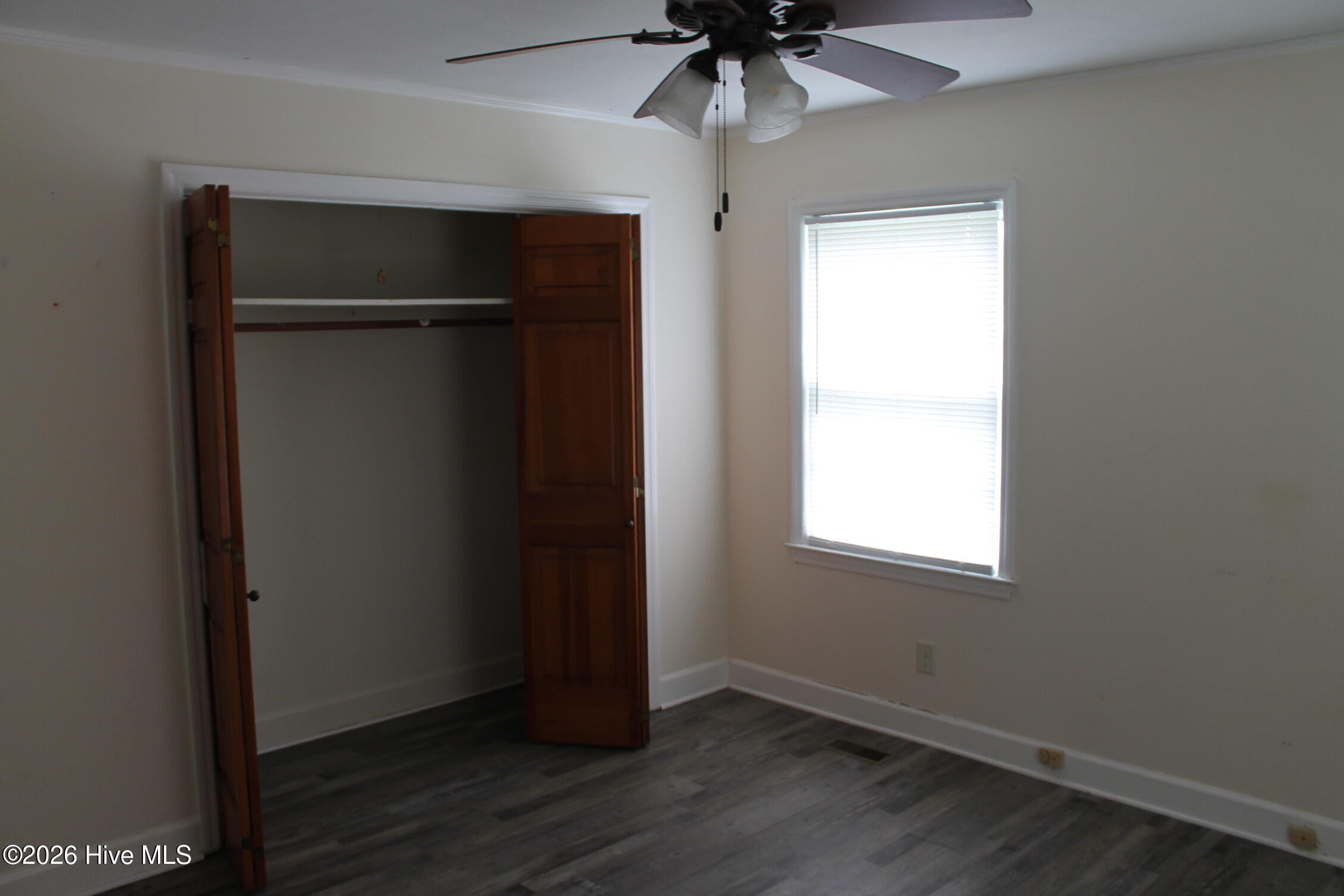 100565627 | Photo 49