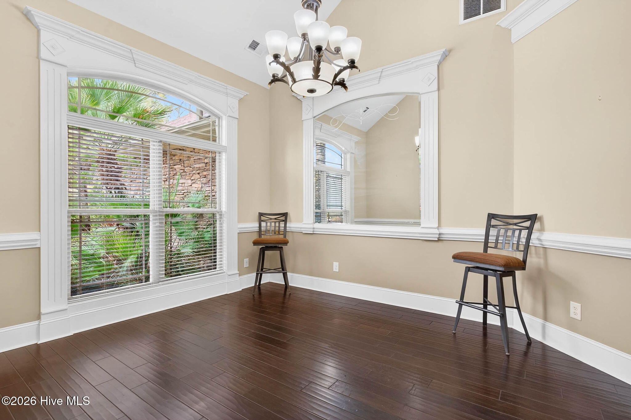 100560240 | Photo 11