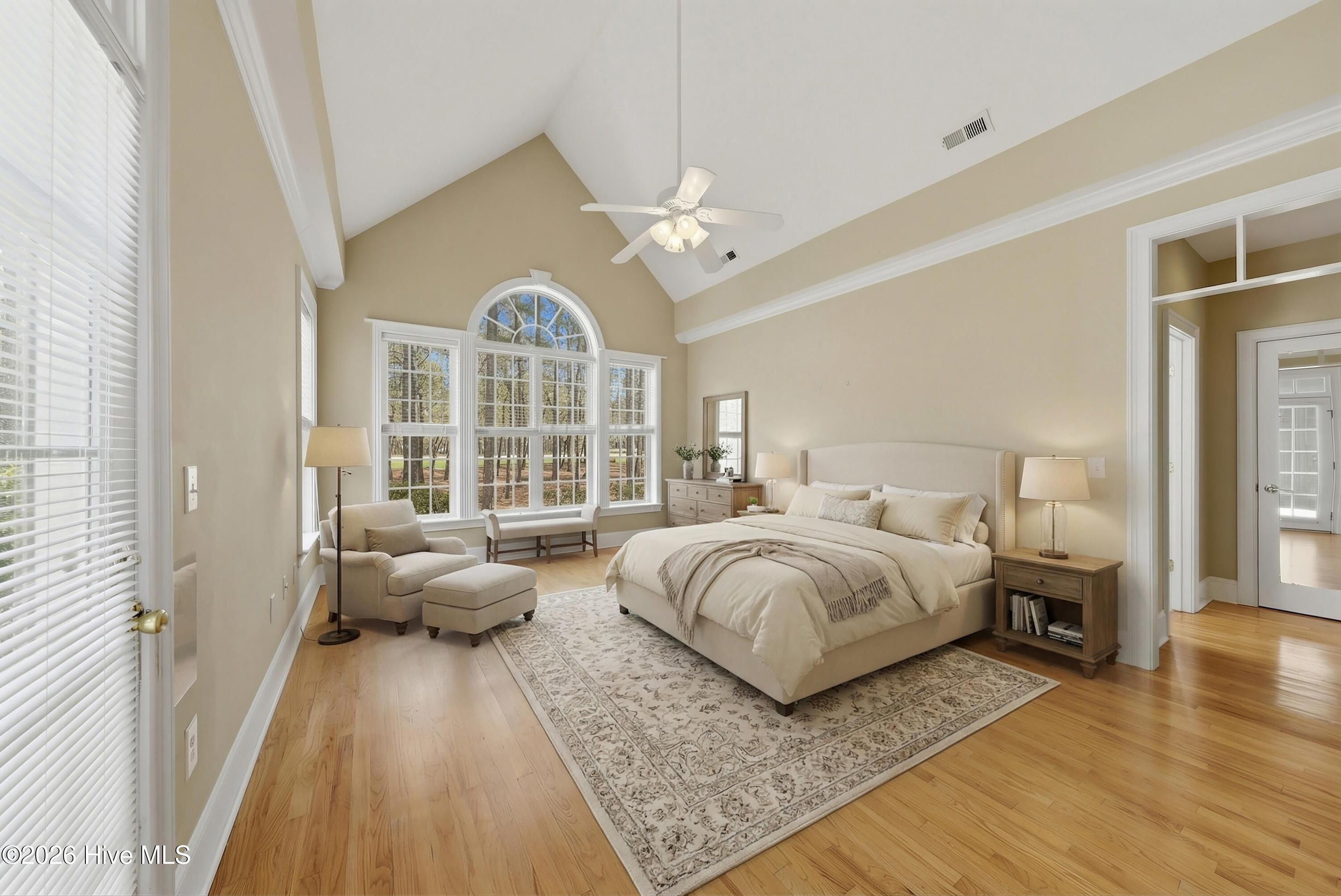 100564679 | Photo 33