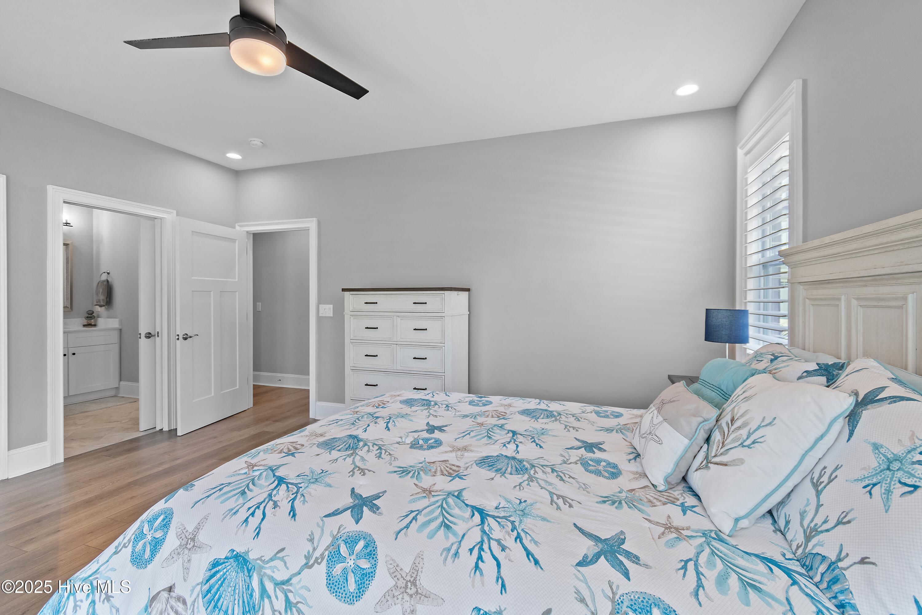 100551206 | Photo 43