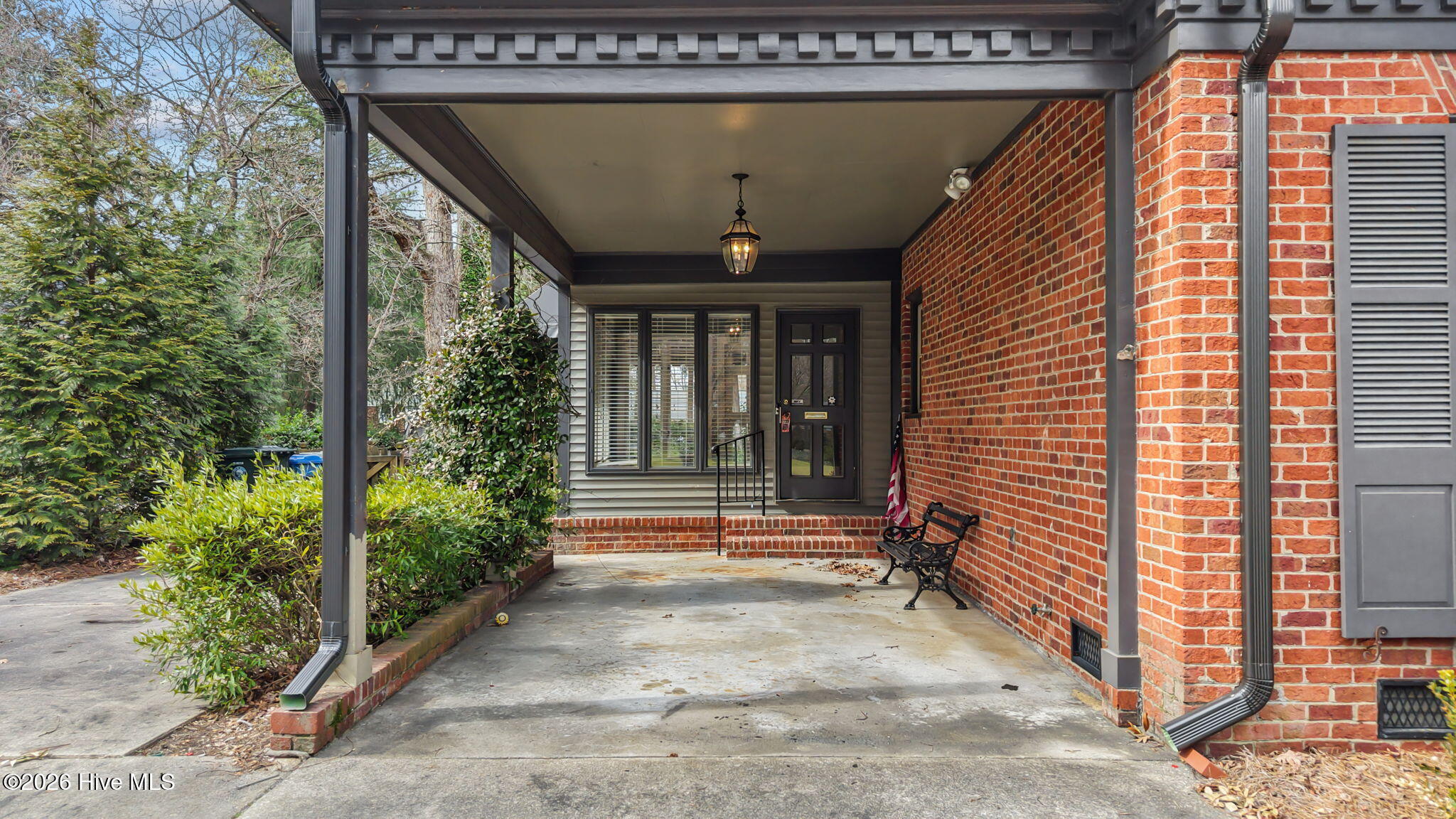 401 Brentwood Drive N