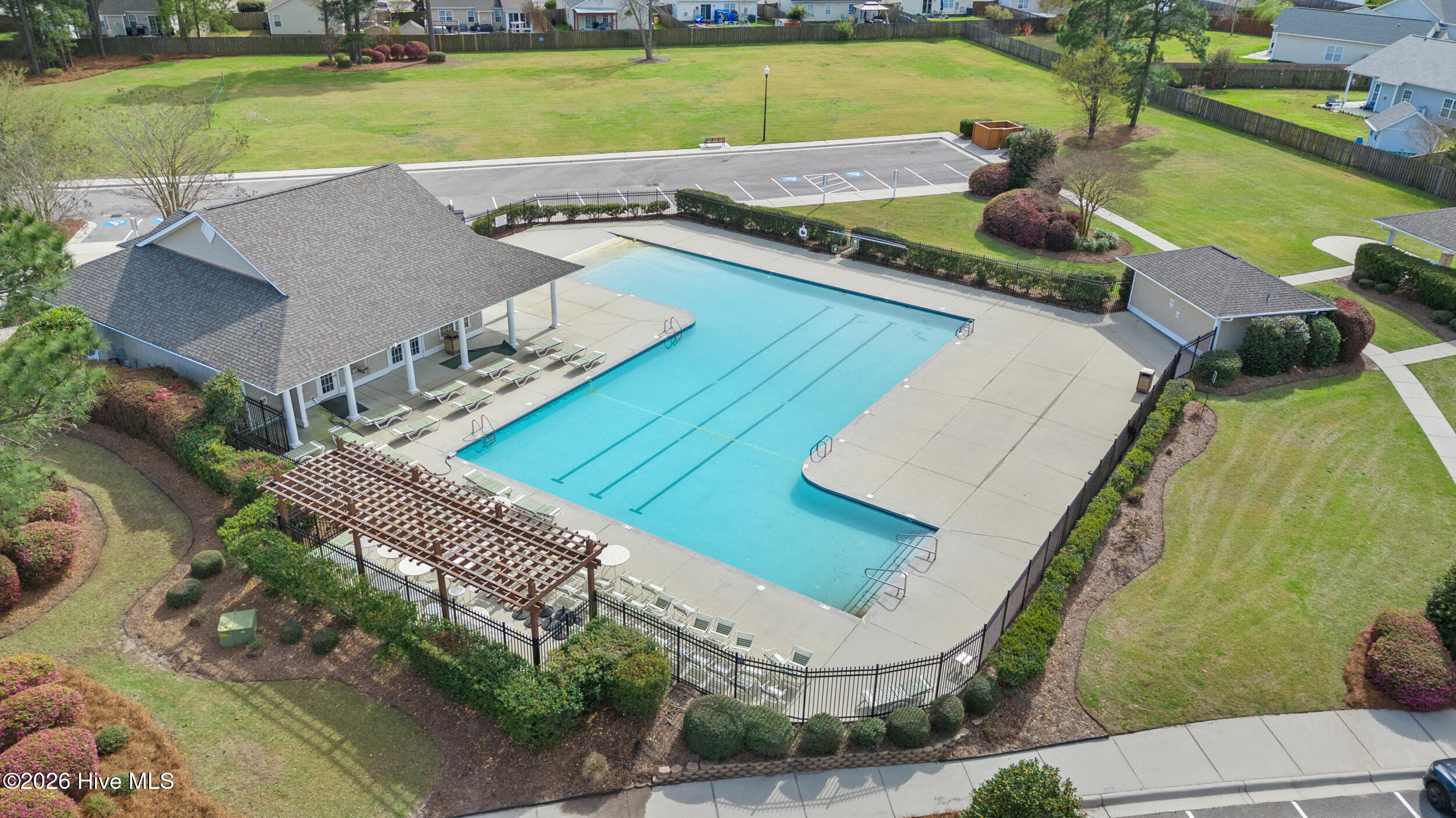 100555457 | Photo 32