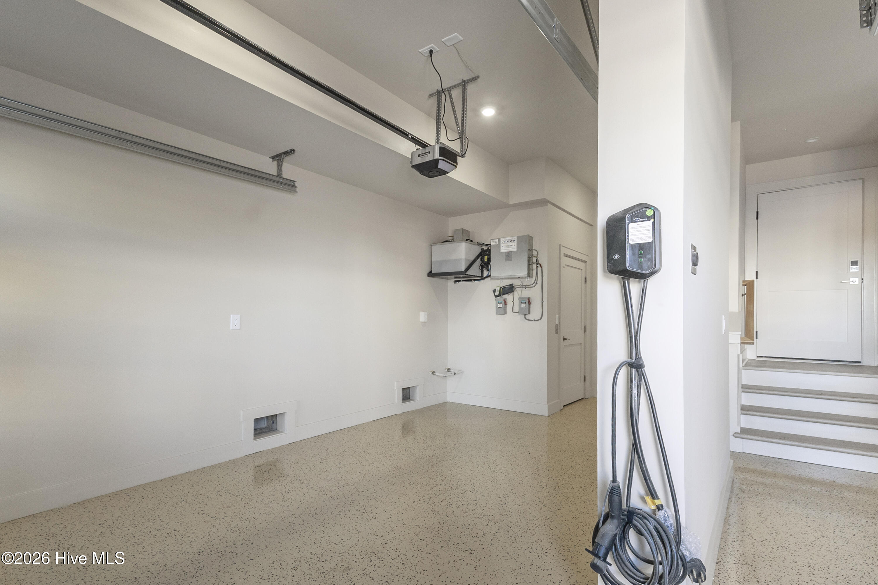 100551953 | Photo 92