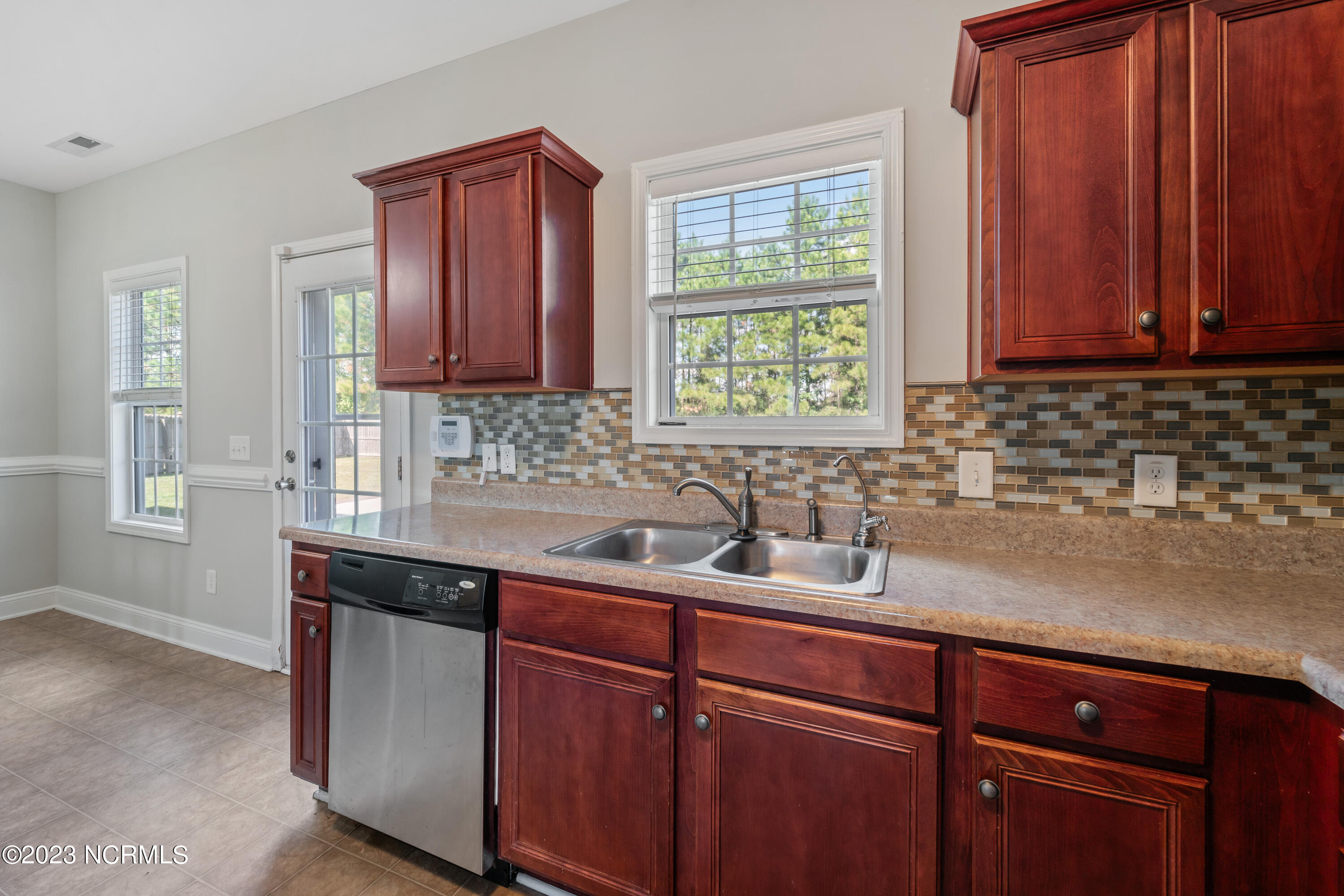 100570623 | Photo 10