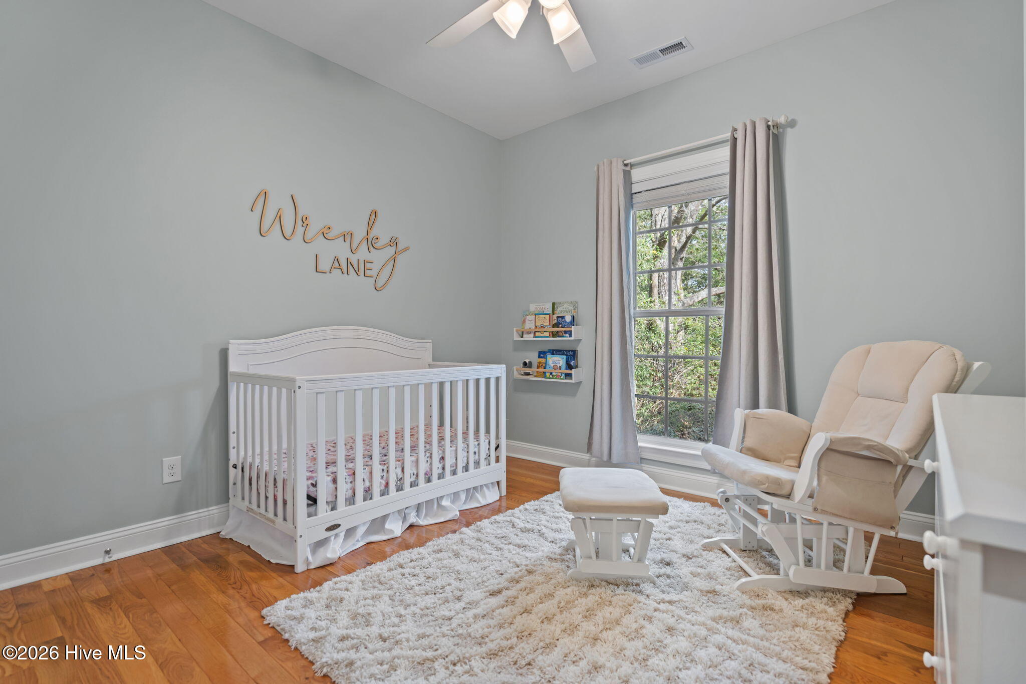 100562607 | Photo 37