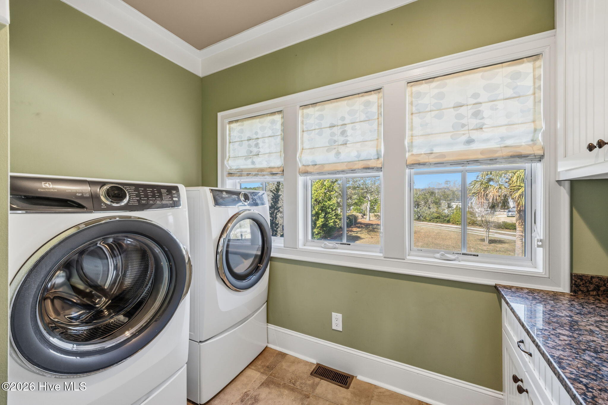 100561060 | Photo 36