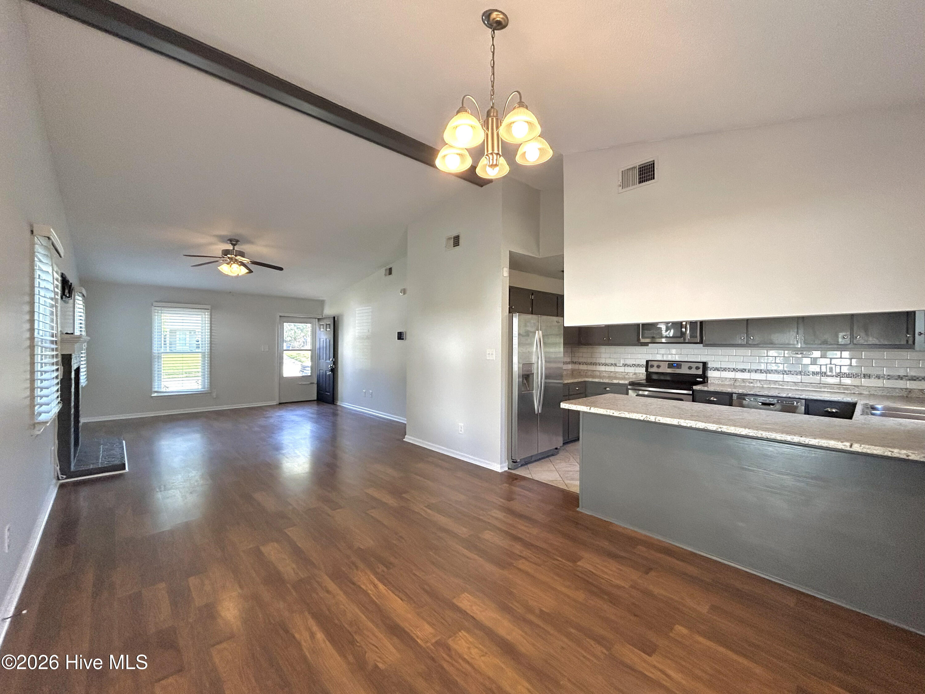 100563583 | Photo 13