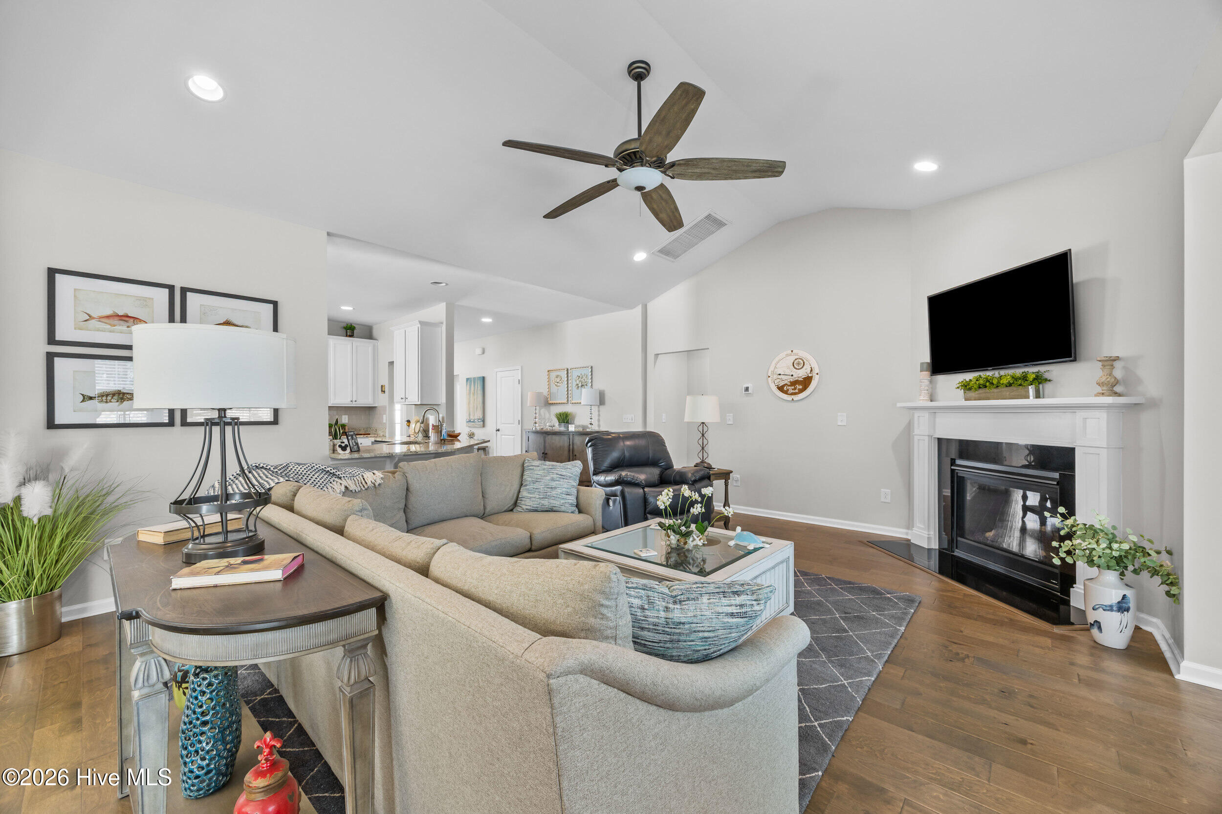 100553871 | Photo 33