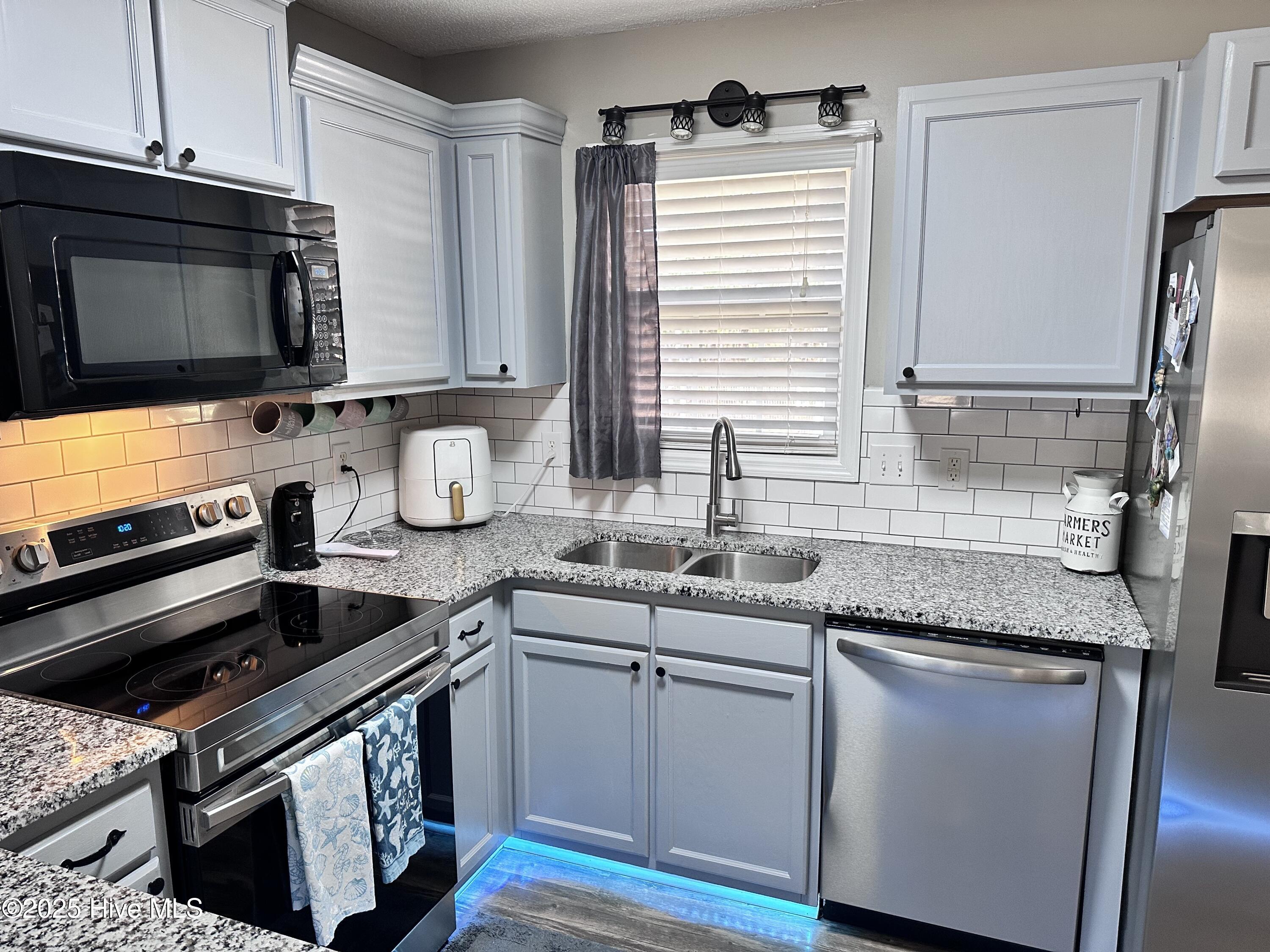 100546985 | Photo 13