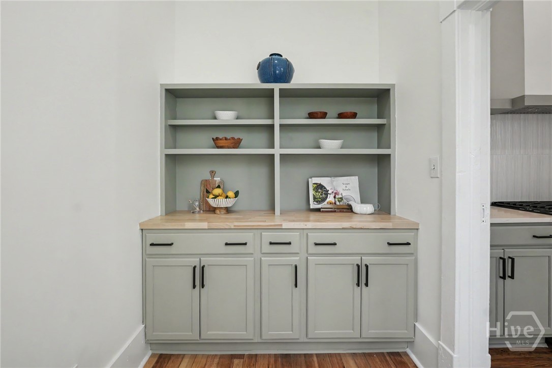 Butler's Pantry
