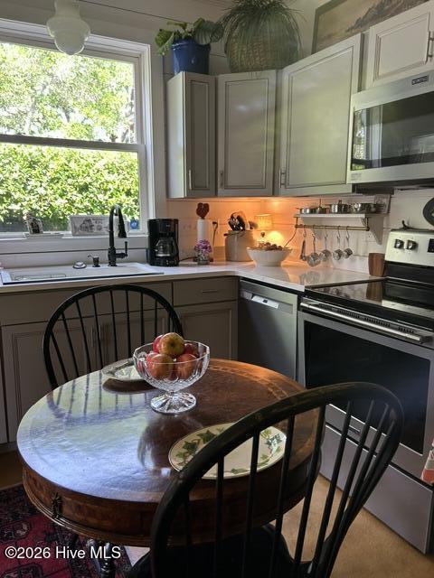 2401 Arendell 