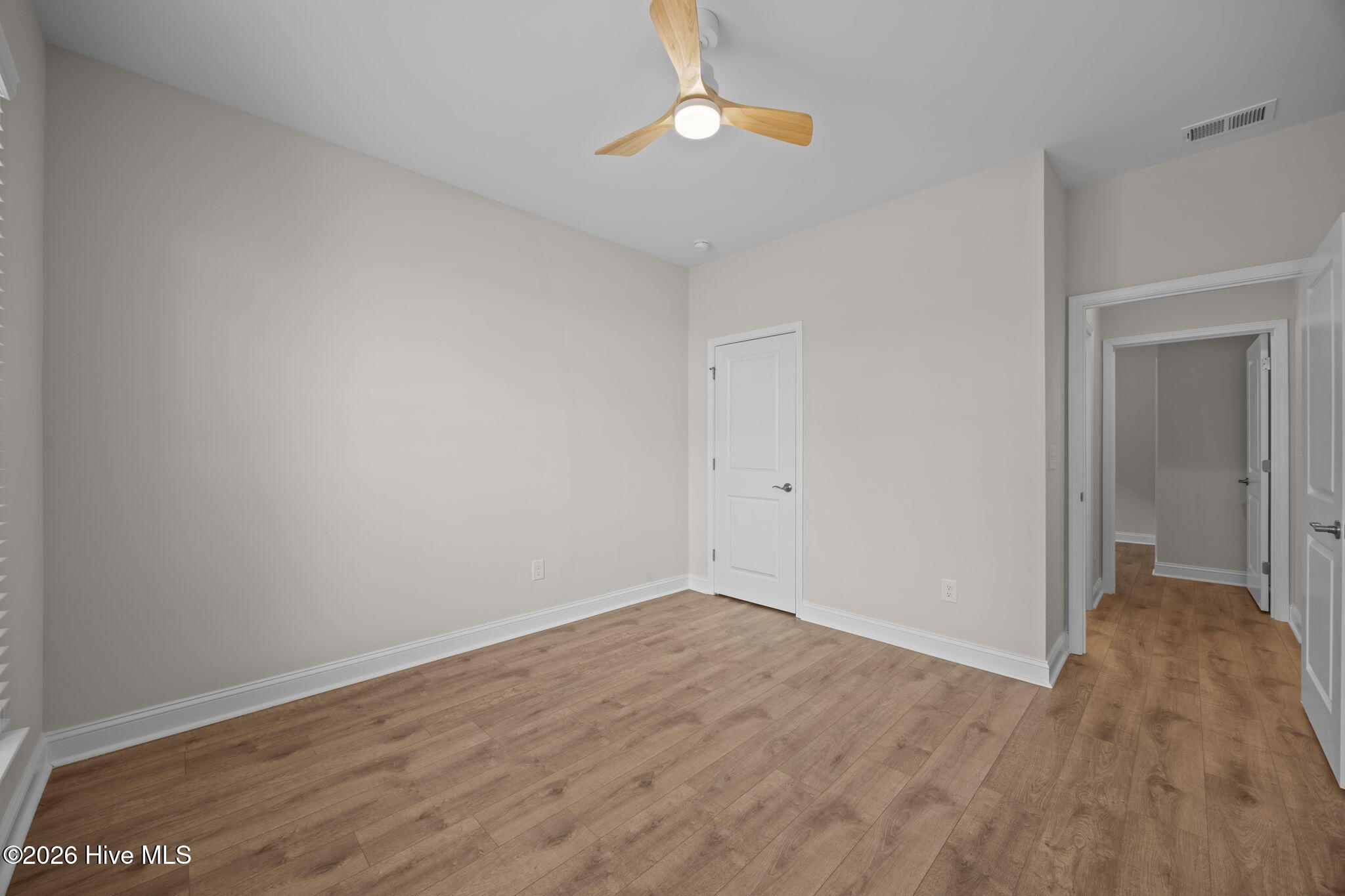 100548837 | Photo 28