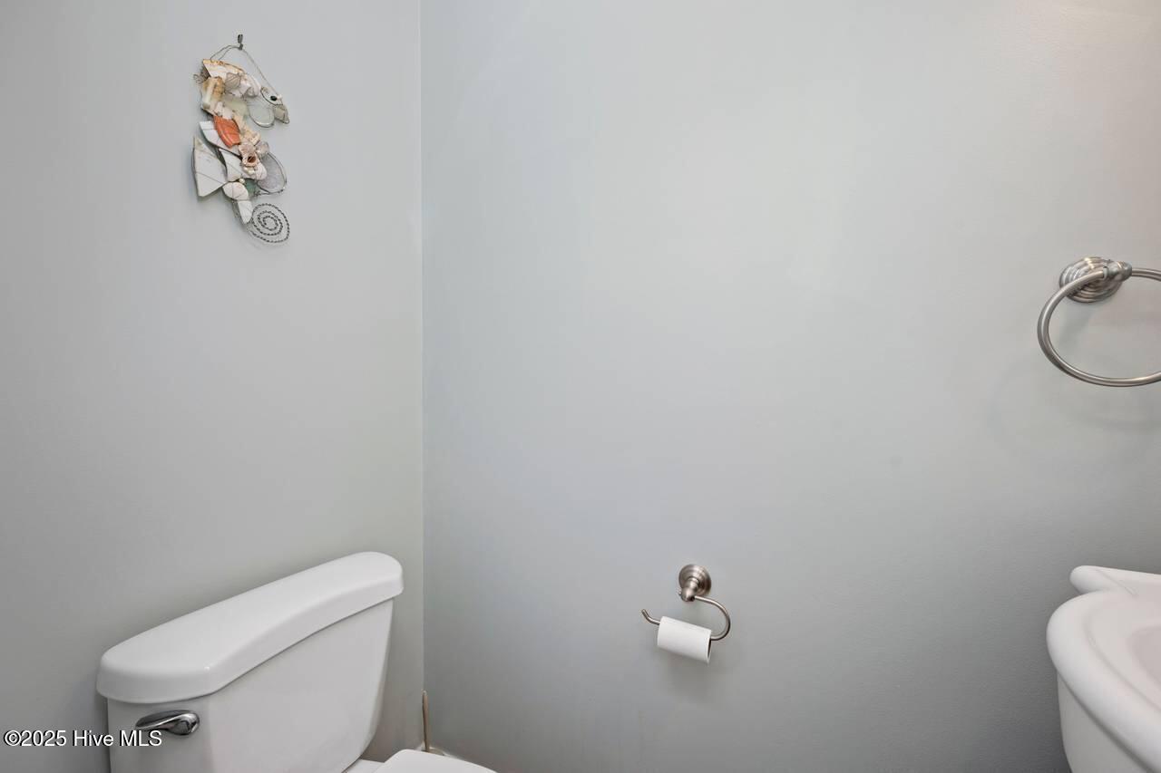 100541389 | Photo 35