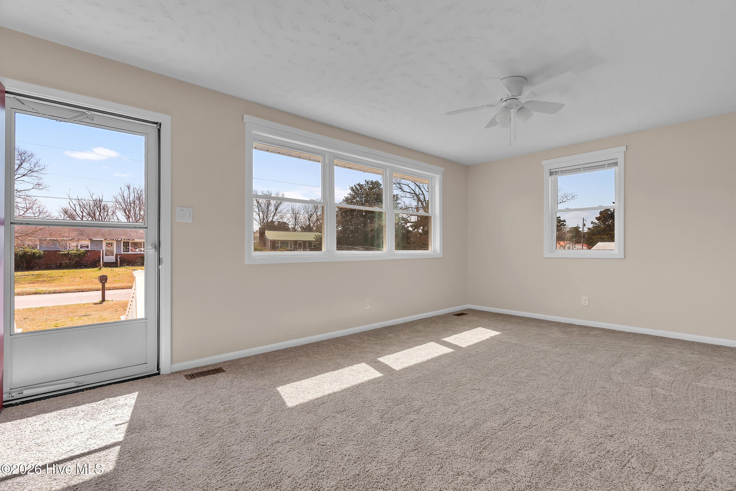 100557888 | Photo 11