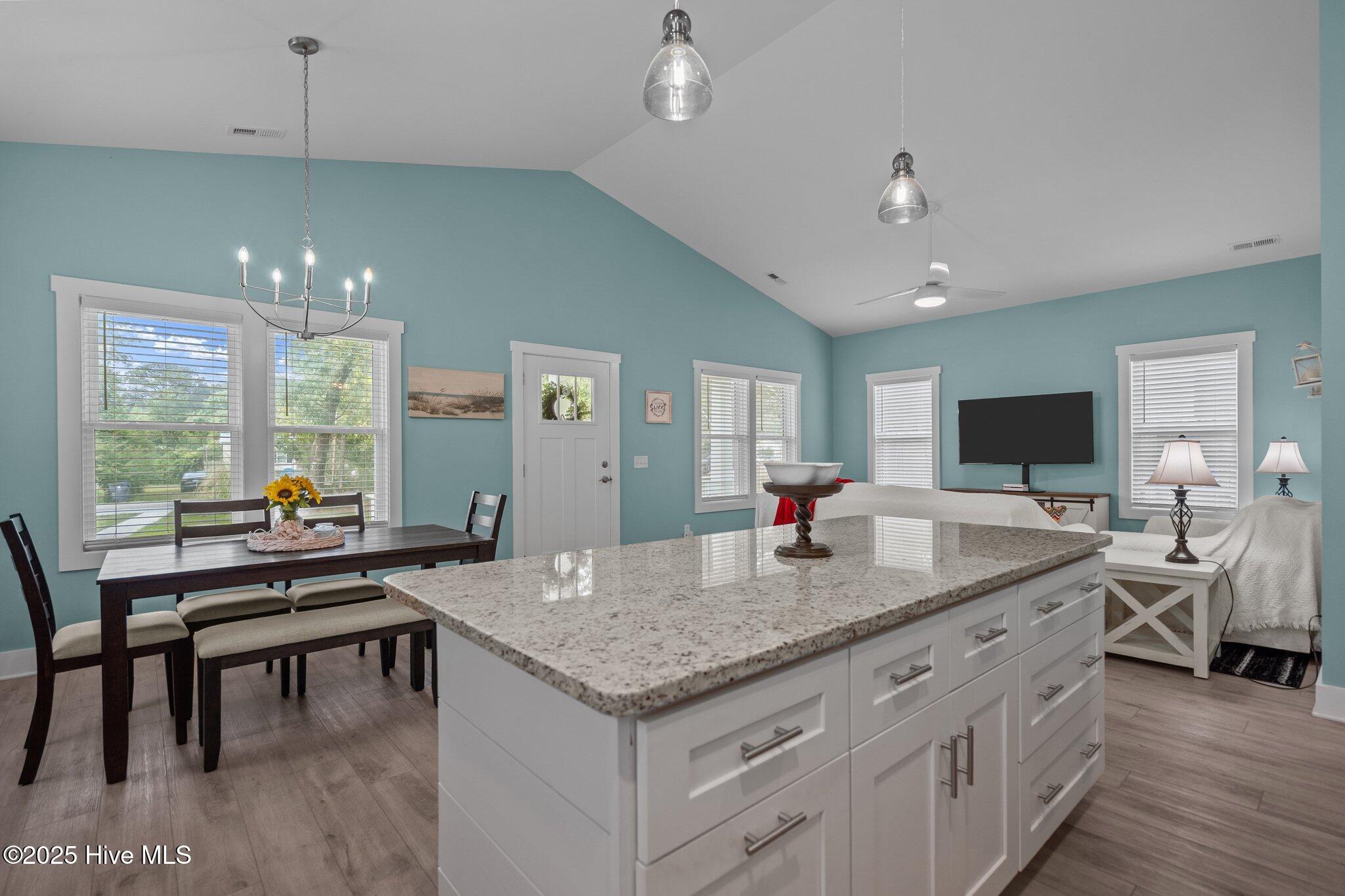 100552059 | Photo 14