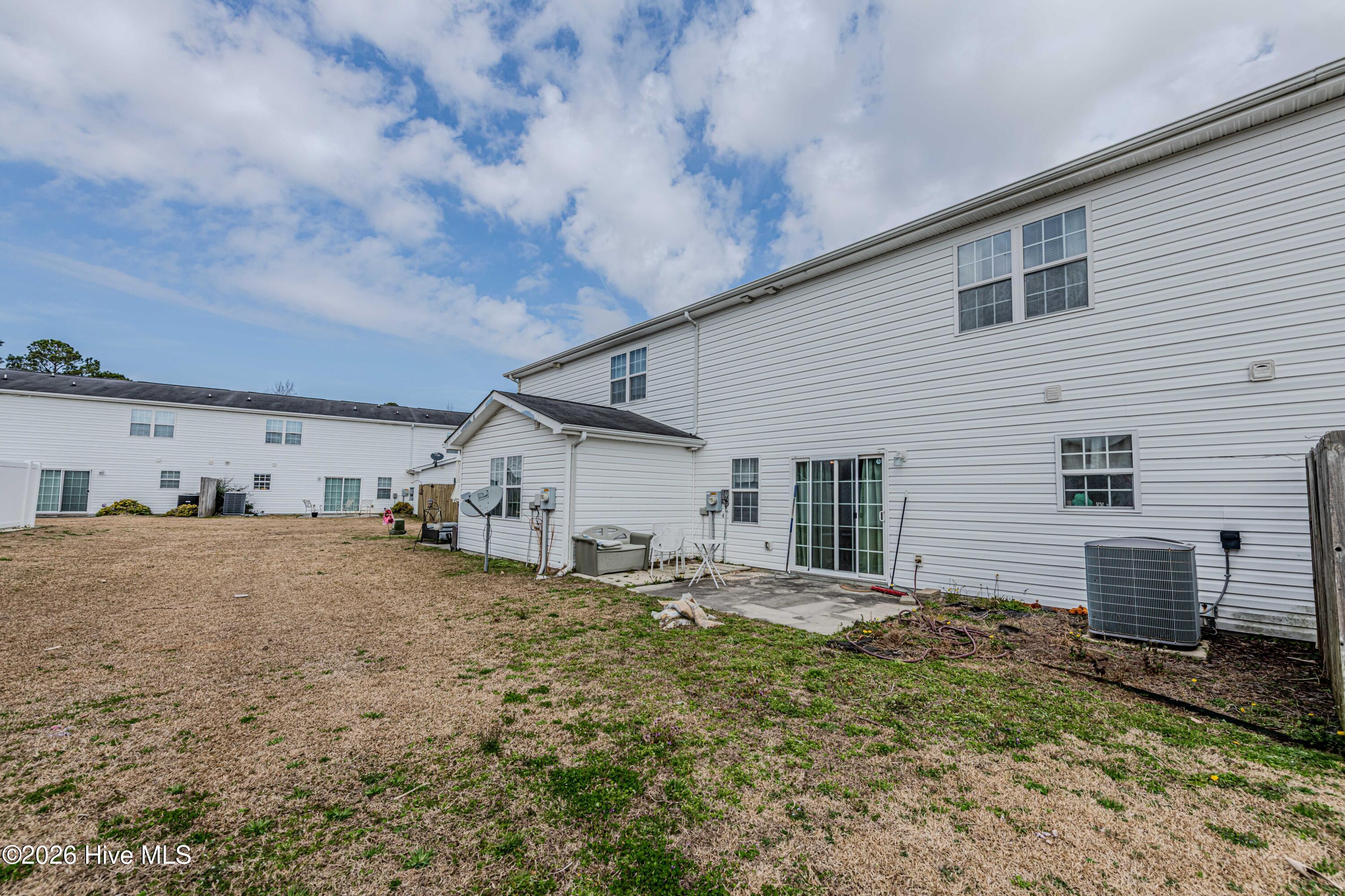 100558731 | Photo 35