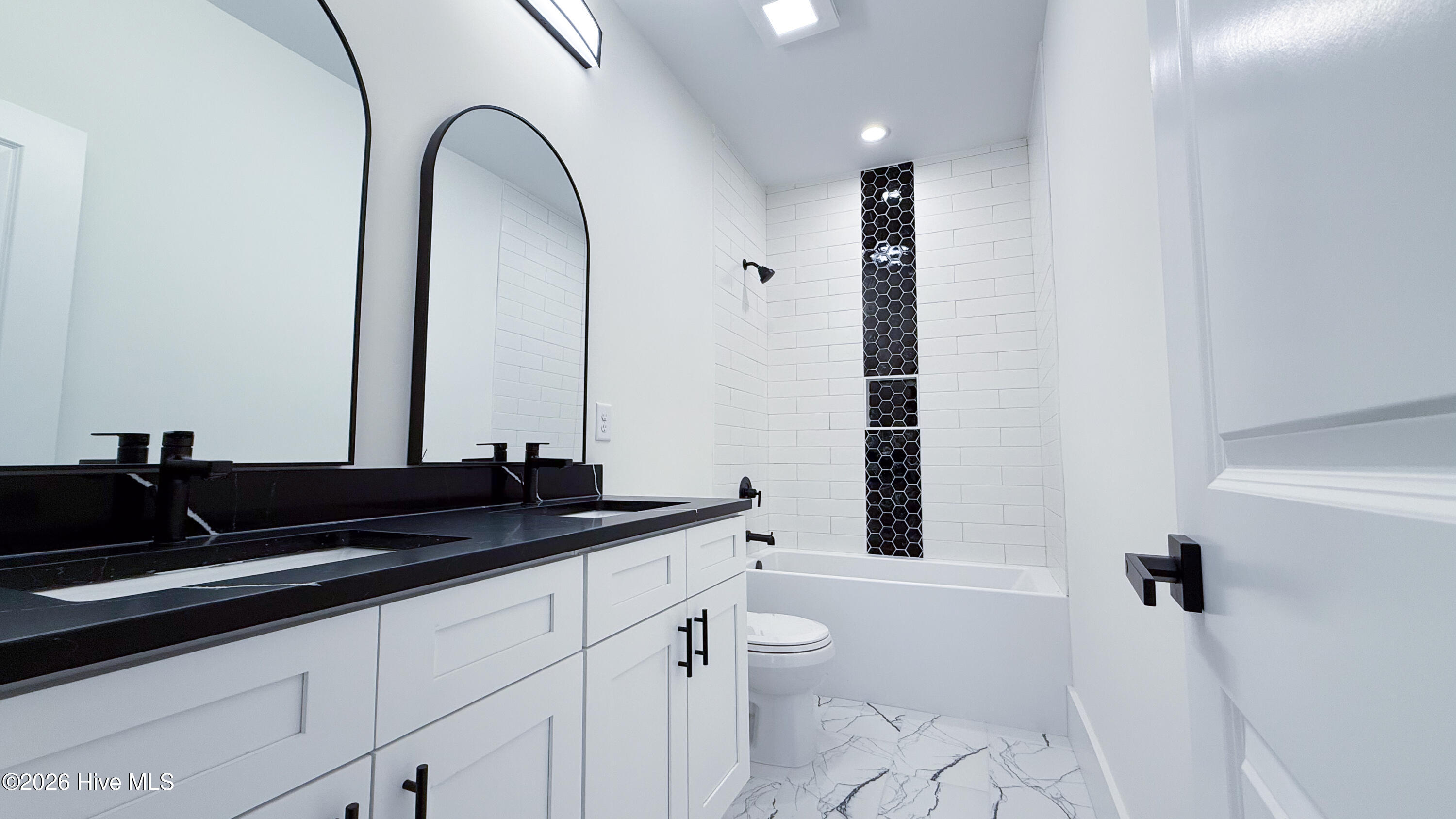 100550170 | Photo 20