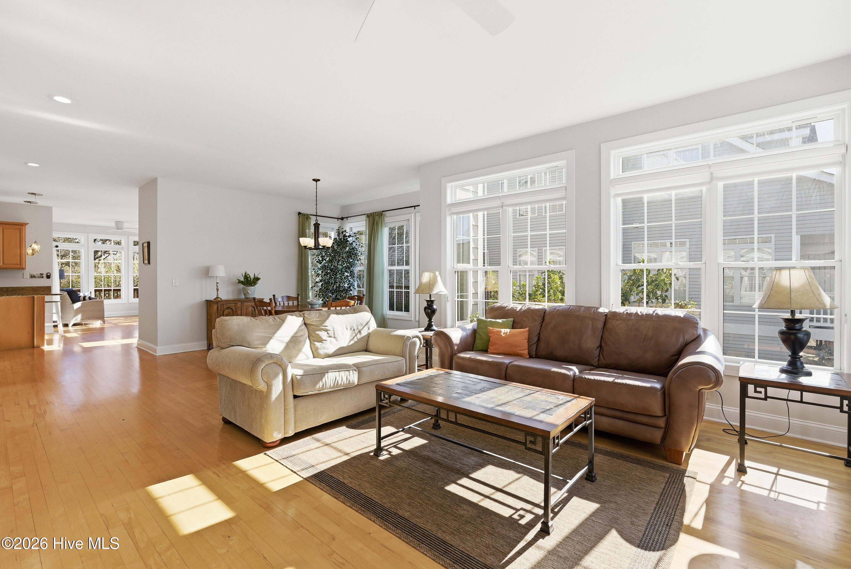 100561643 | Photo 13