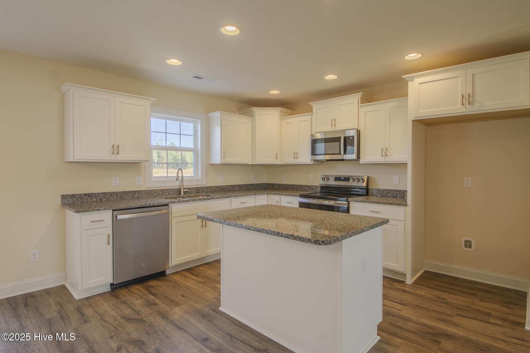 100503202 | Photo 11