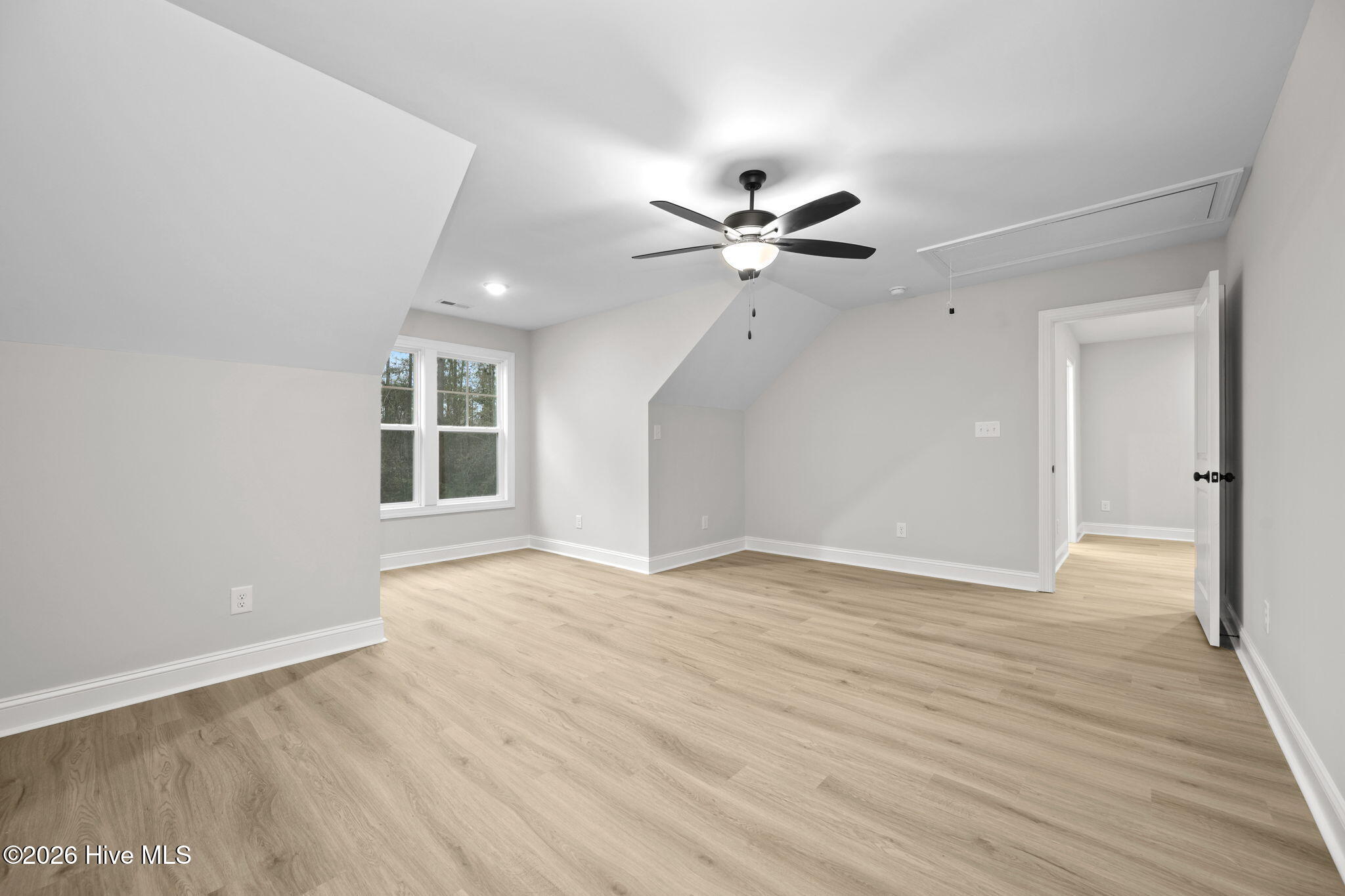 100516022 | Photo 57