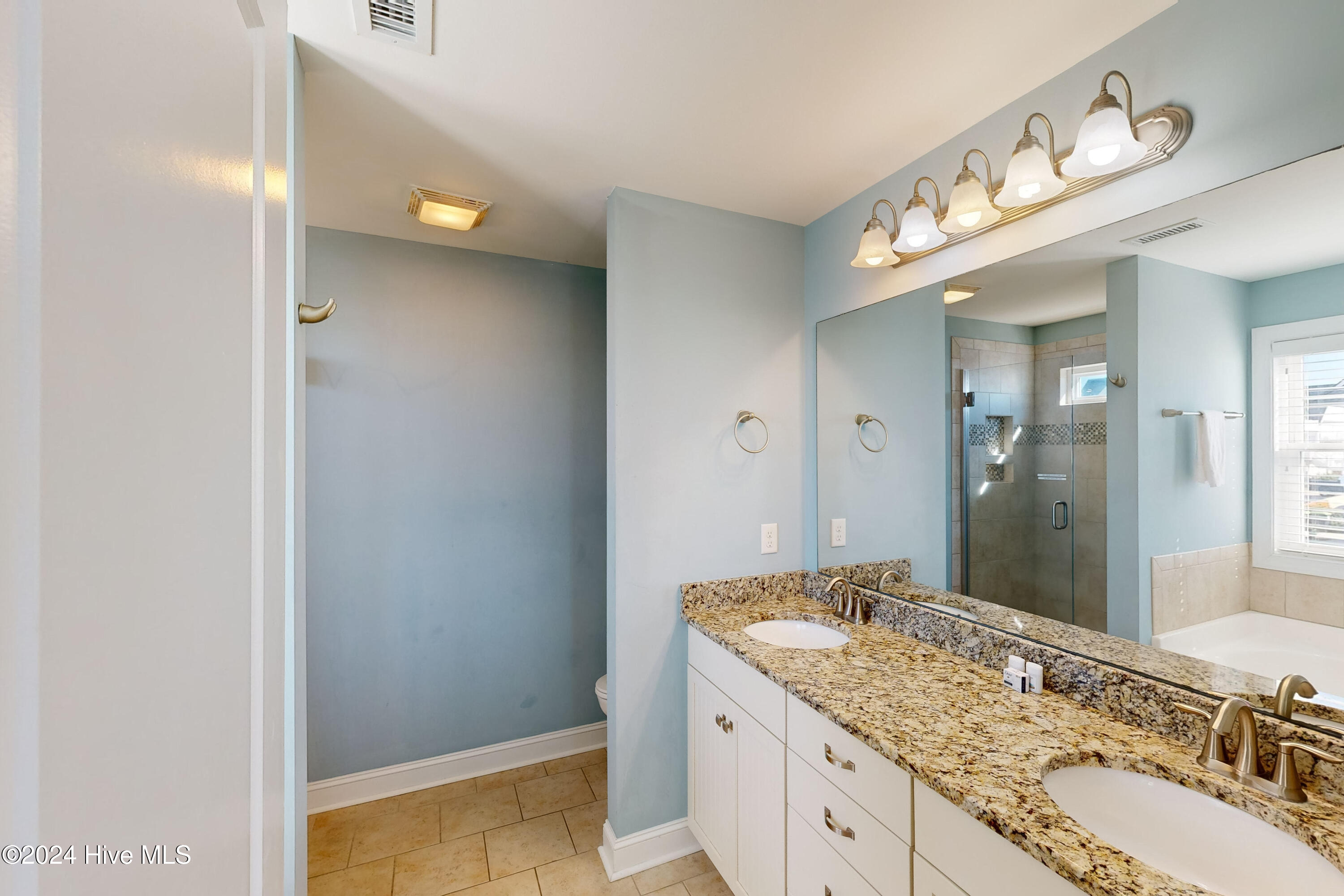 4316 Island Drive, North Topsail Beach, NC 28460 – photo 24: 4316 Island Drive - Interior - Edited_15