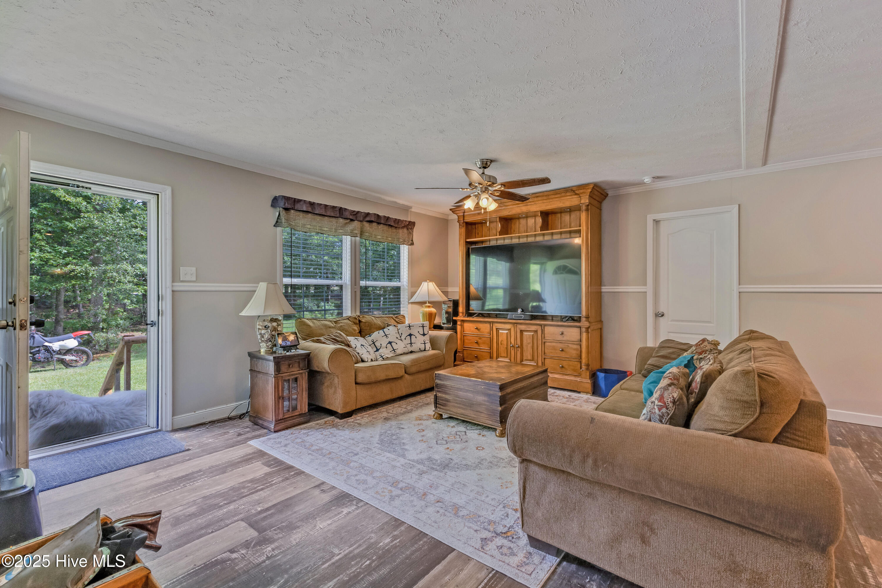 100517619 | Photo 86