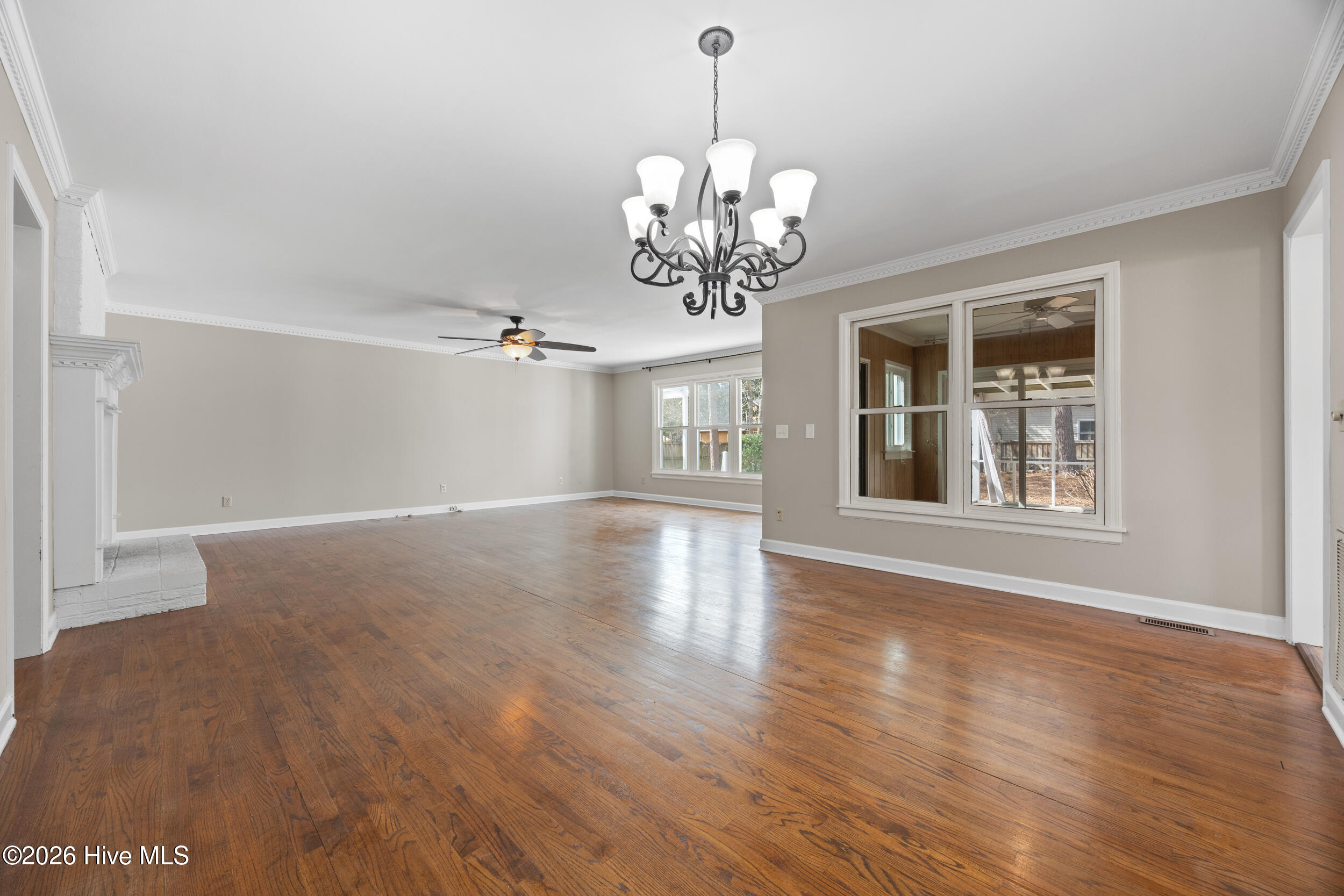 100558264 | Photo 13