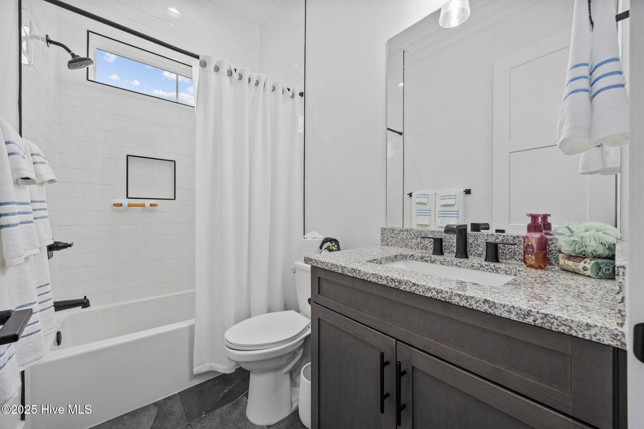 100523904 | Photo 25