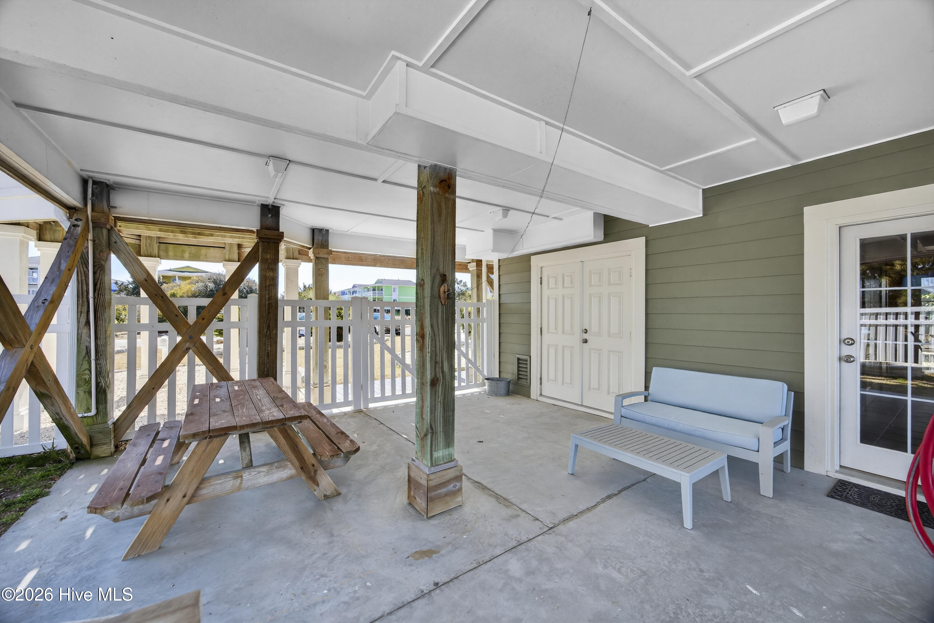 100554981 | Photo 37