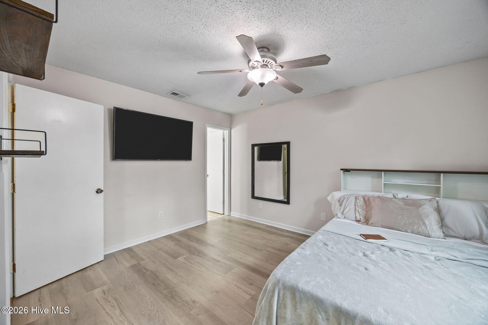 100559460 | Photo 28