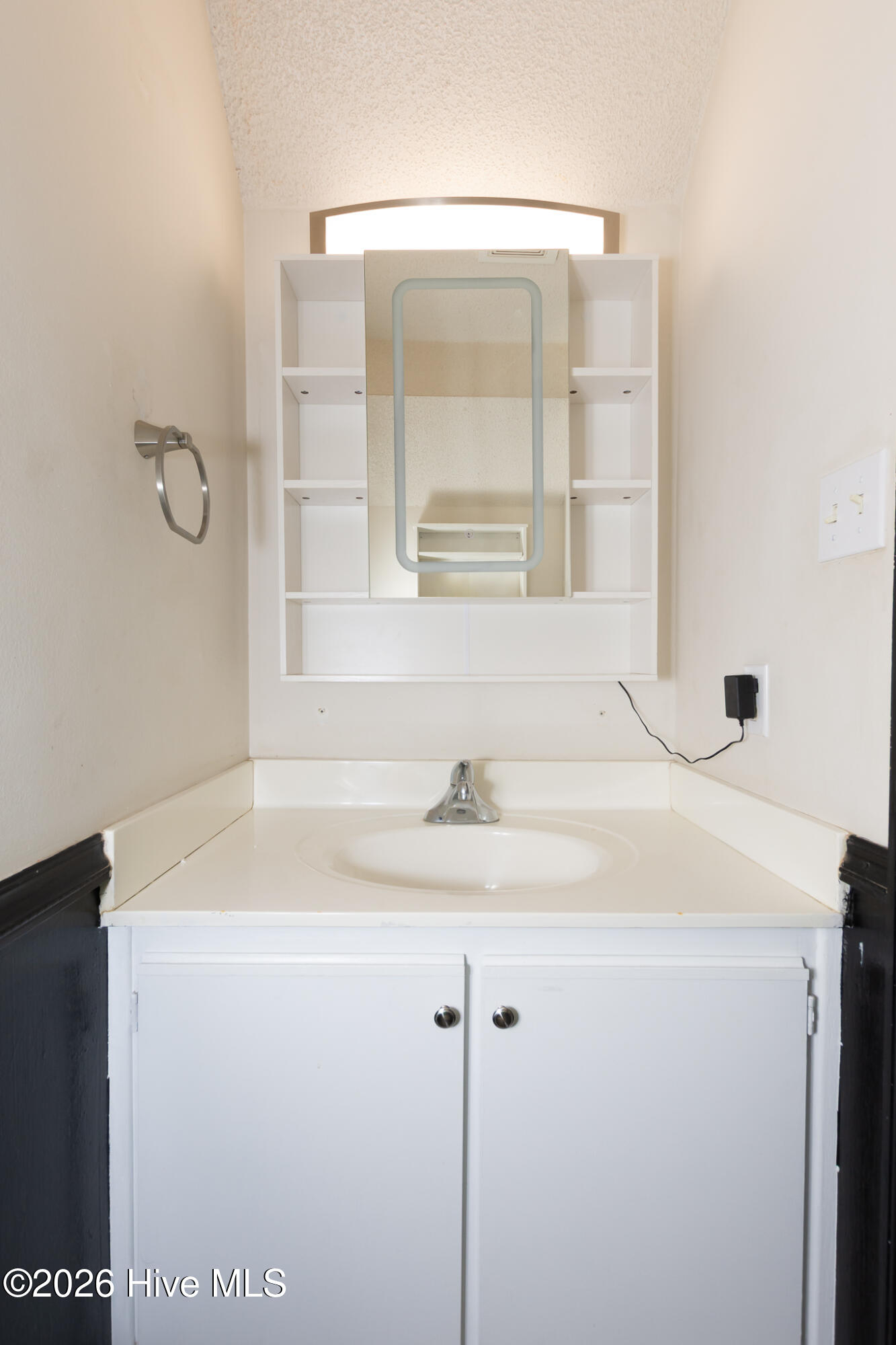 100564073 | Photo 10