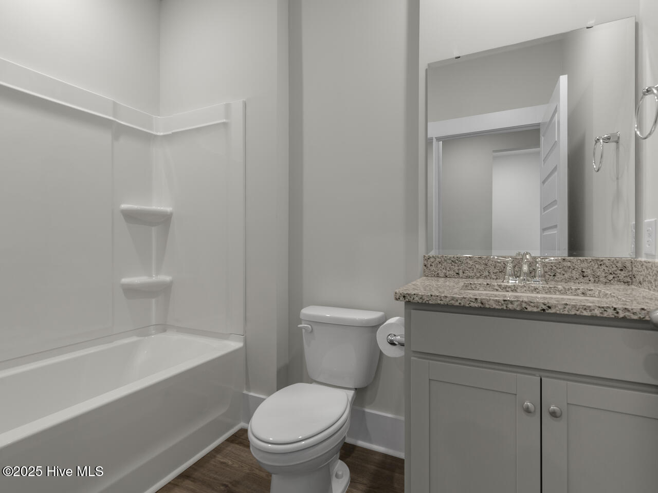 100566279 | Photo 33