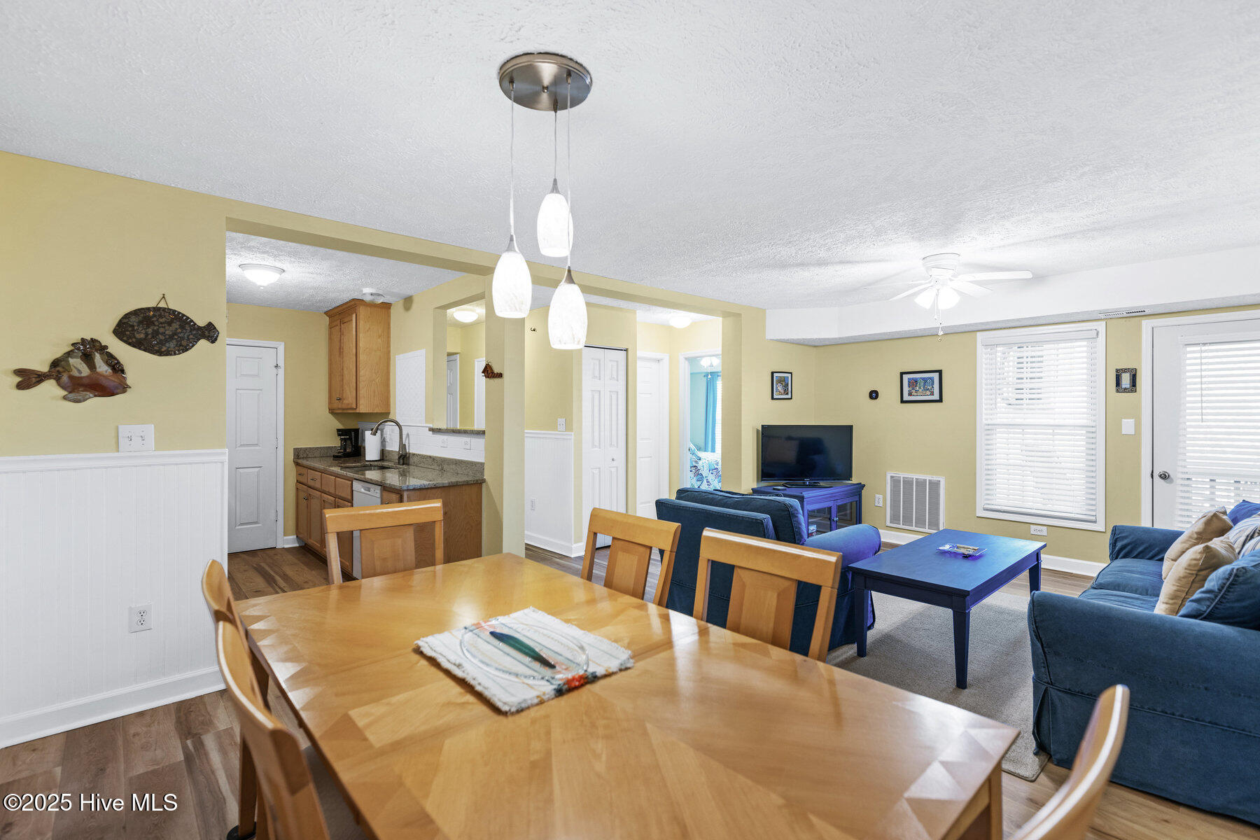 100557763 | Photo 10