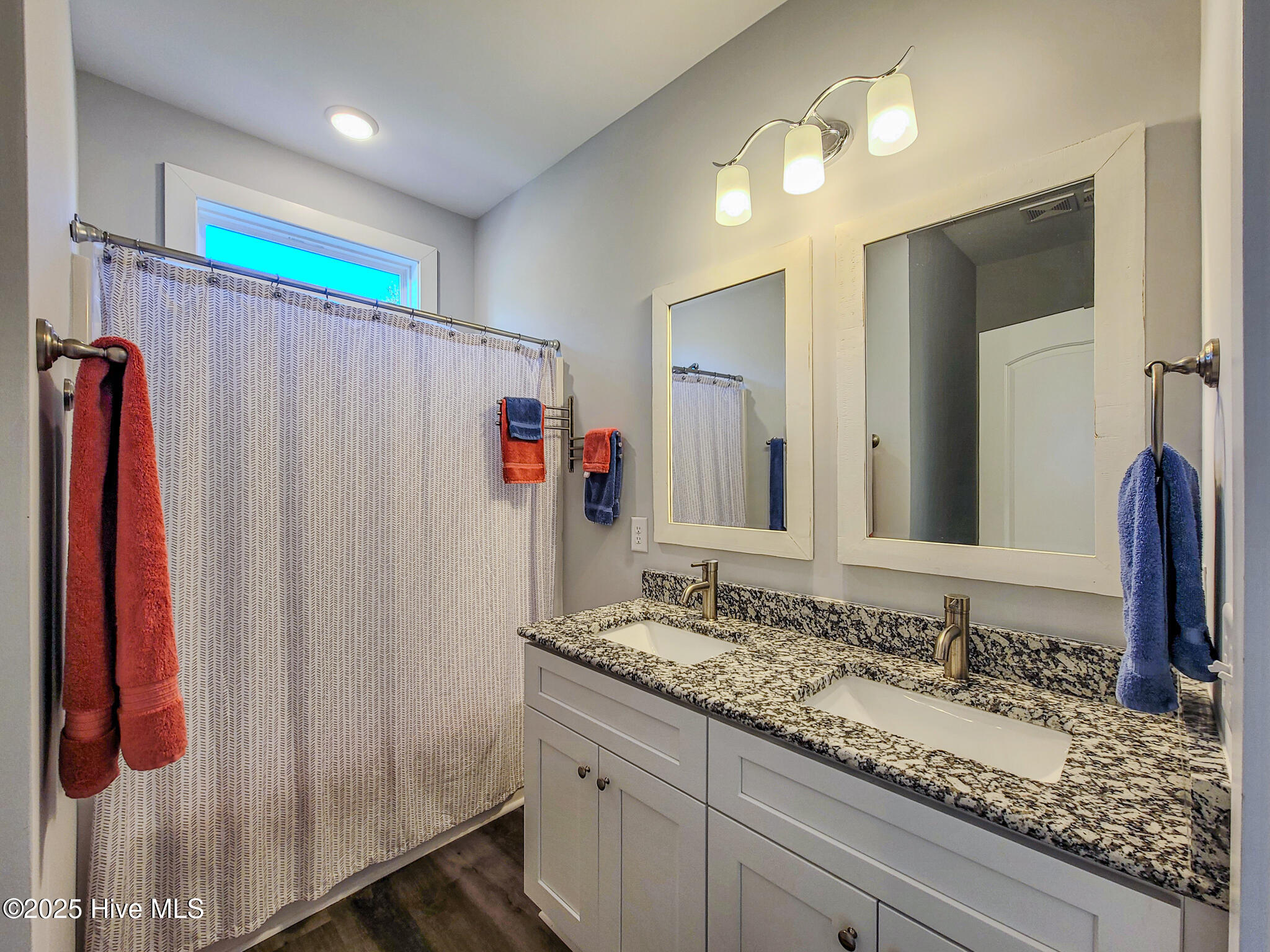 100538733 | Photo 31