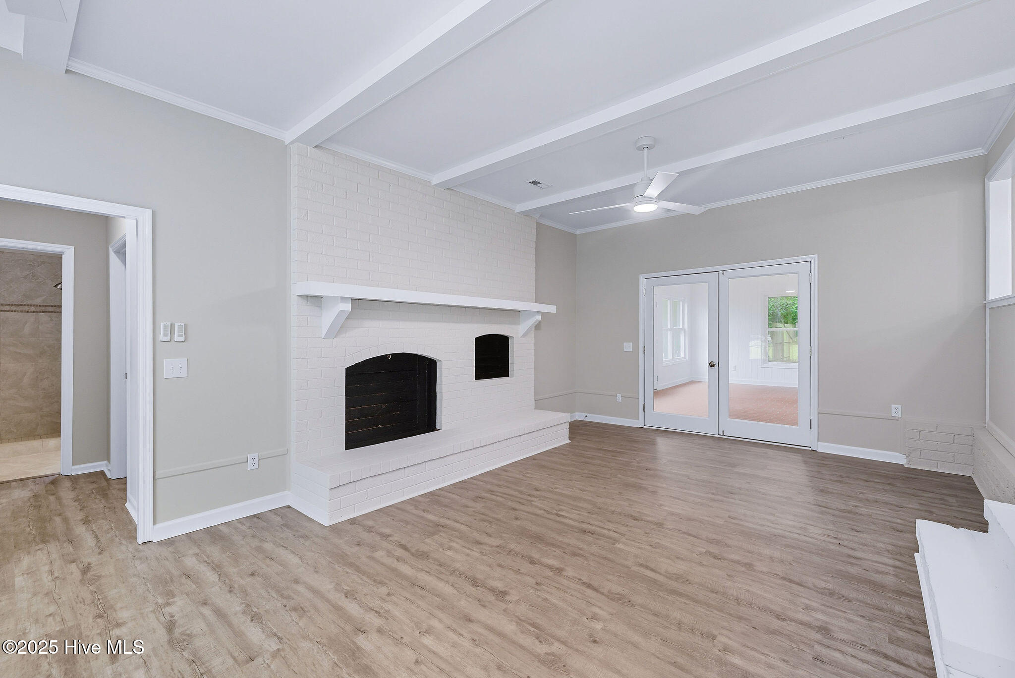 100529892 | Photo 23