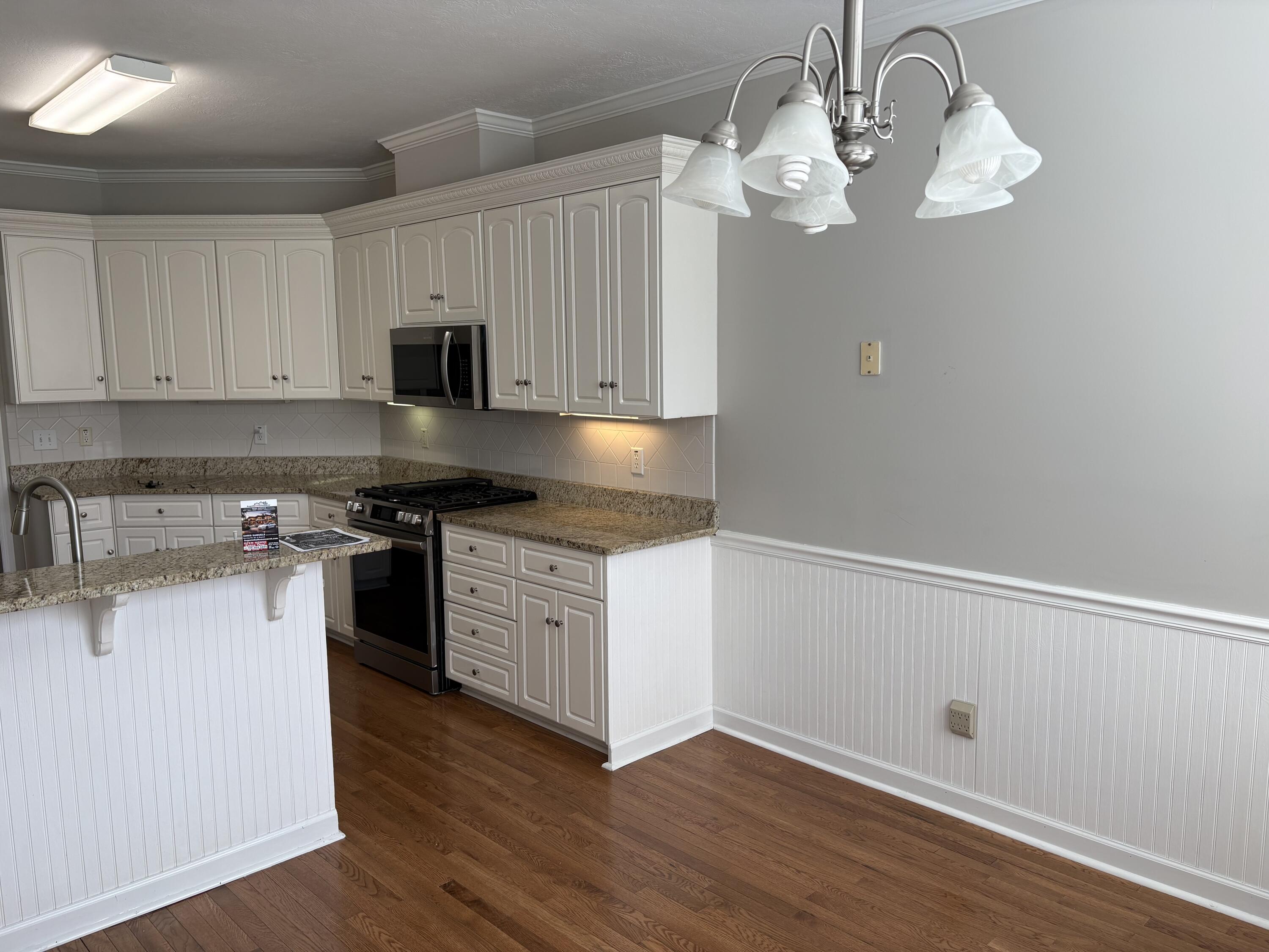 Kitchen / Breakfast Area